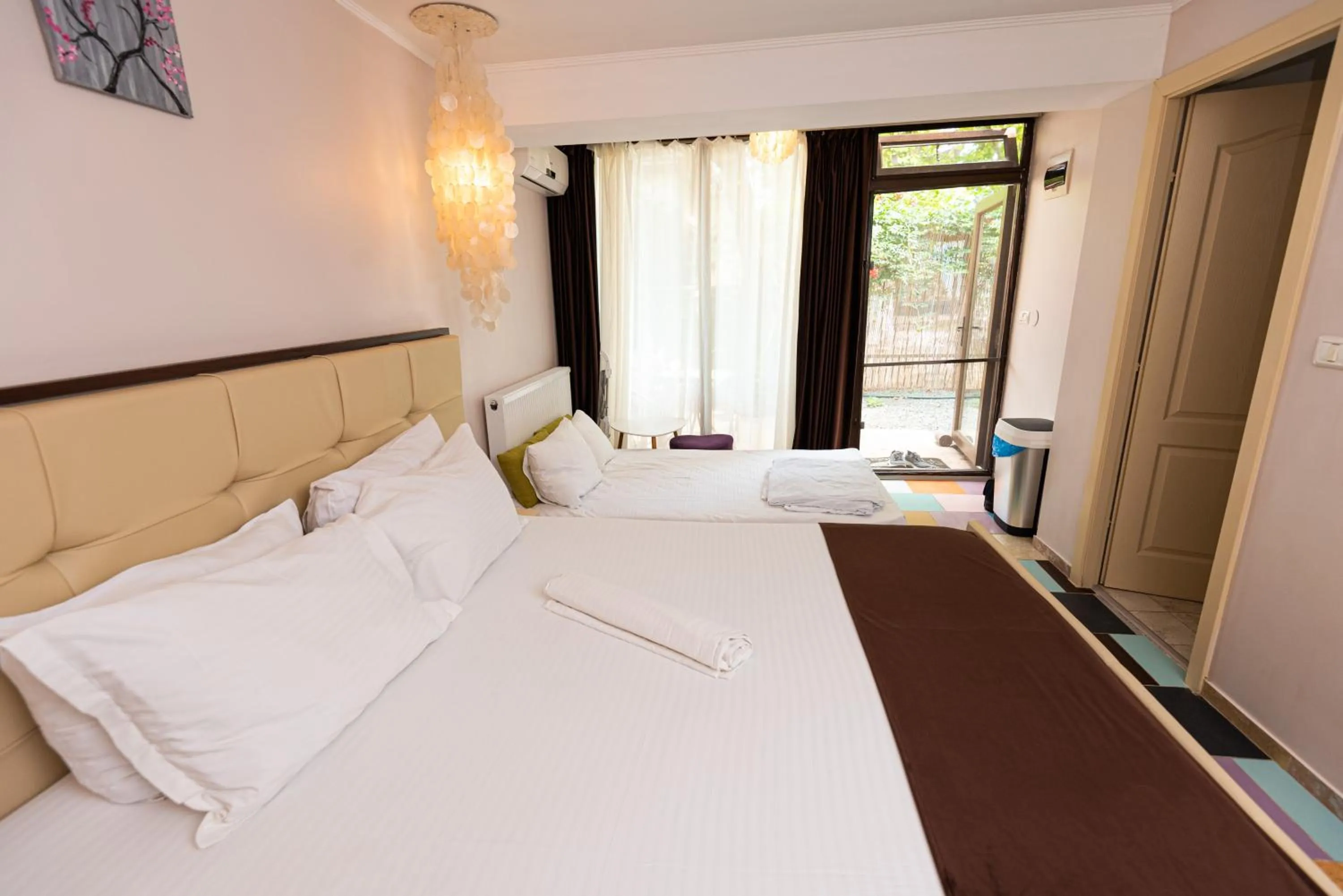 Bed in iVAVev IS US ByTheSea EforieSud