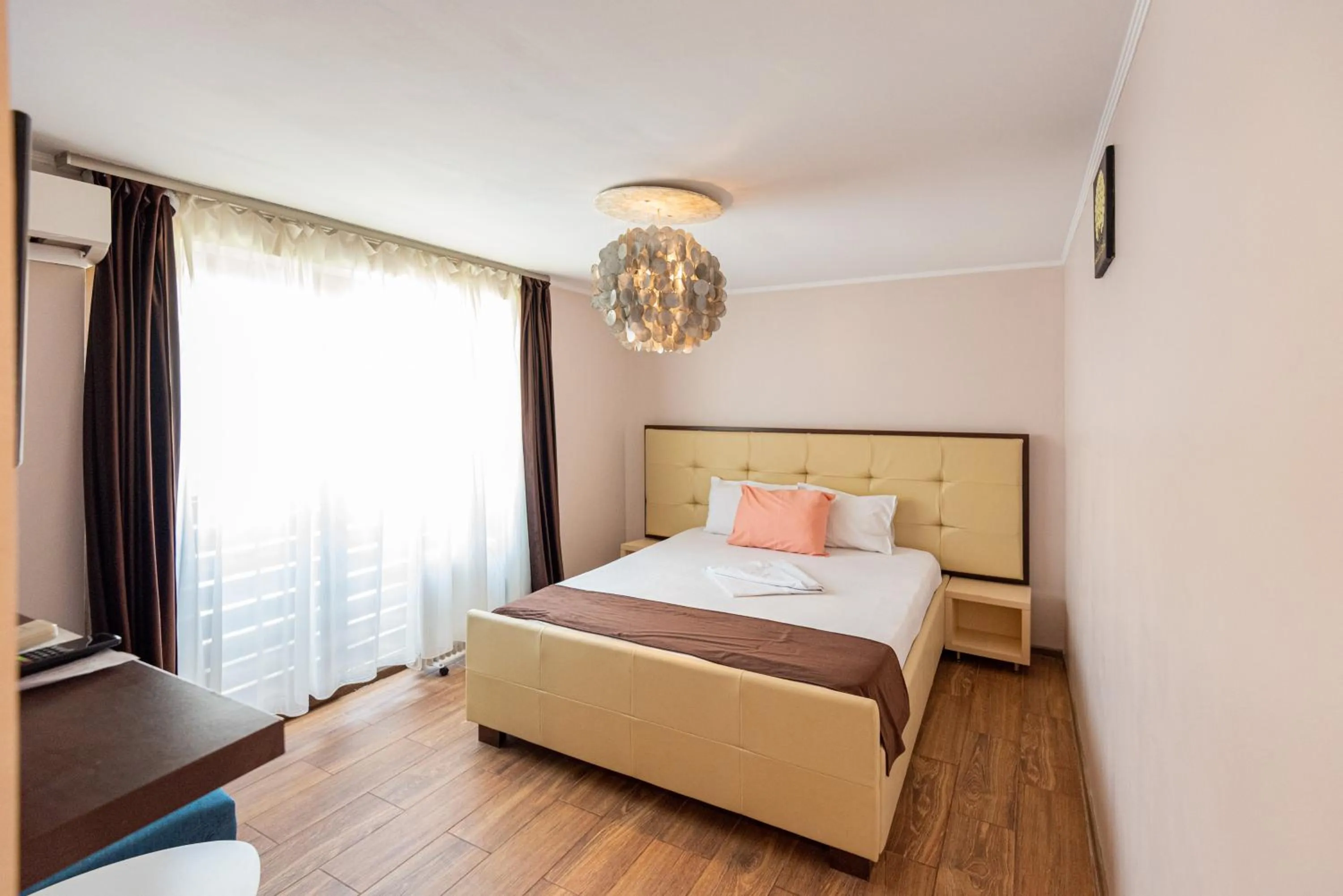 Bed in iVAVev IS US ByTheSea EforieSud