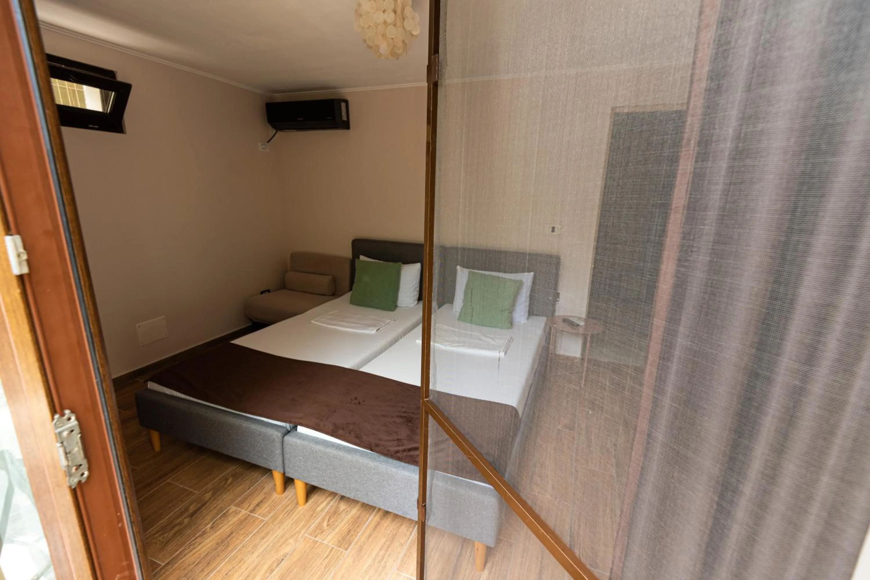 Bed in iVAVev IS US ByTheSea EforieSud