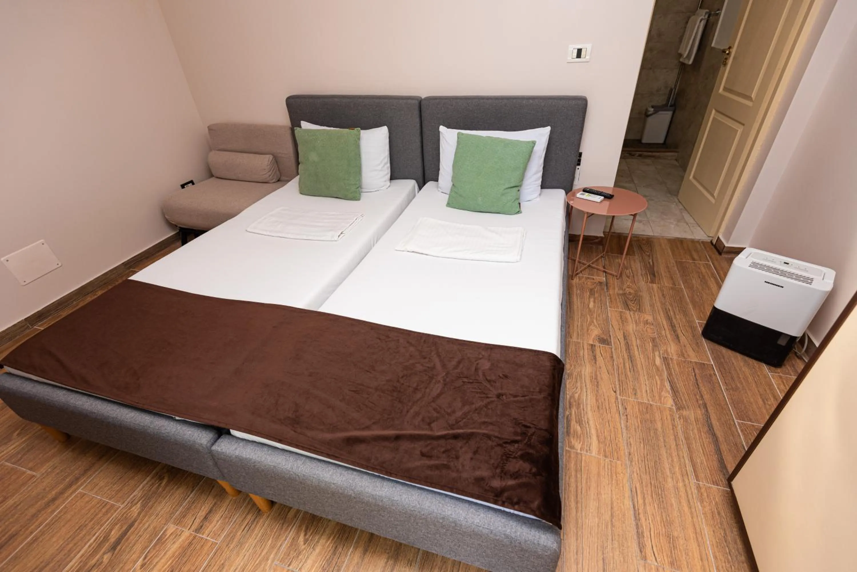 Bed in iVAVev IS US ByTheSea EforieSud