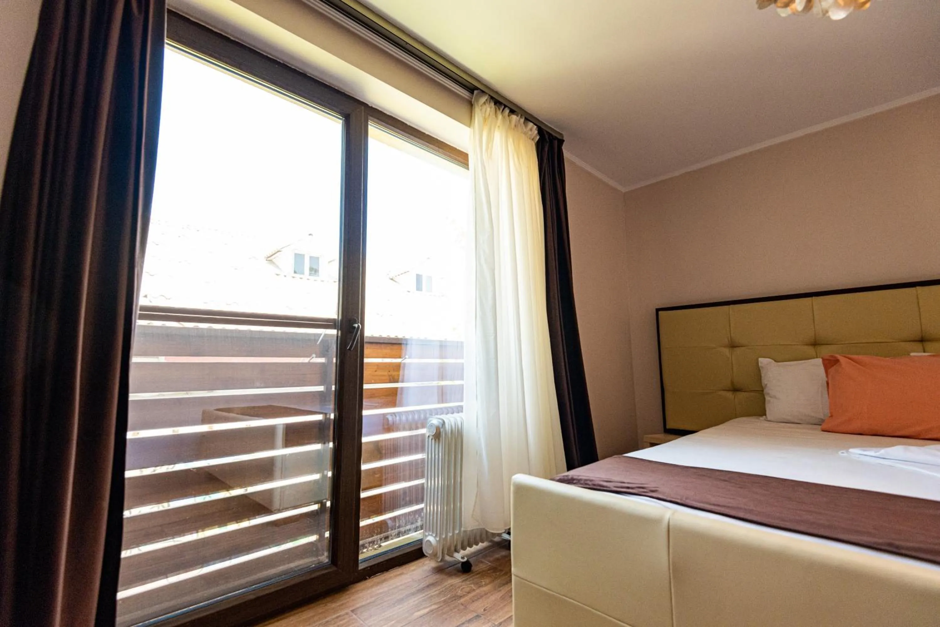 Bed in iVAVev IS US ByTheSea EforieSud