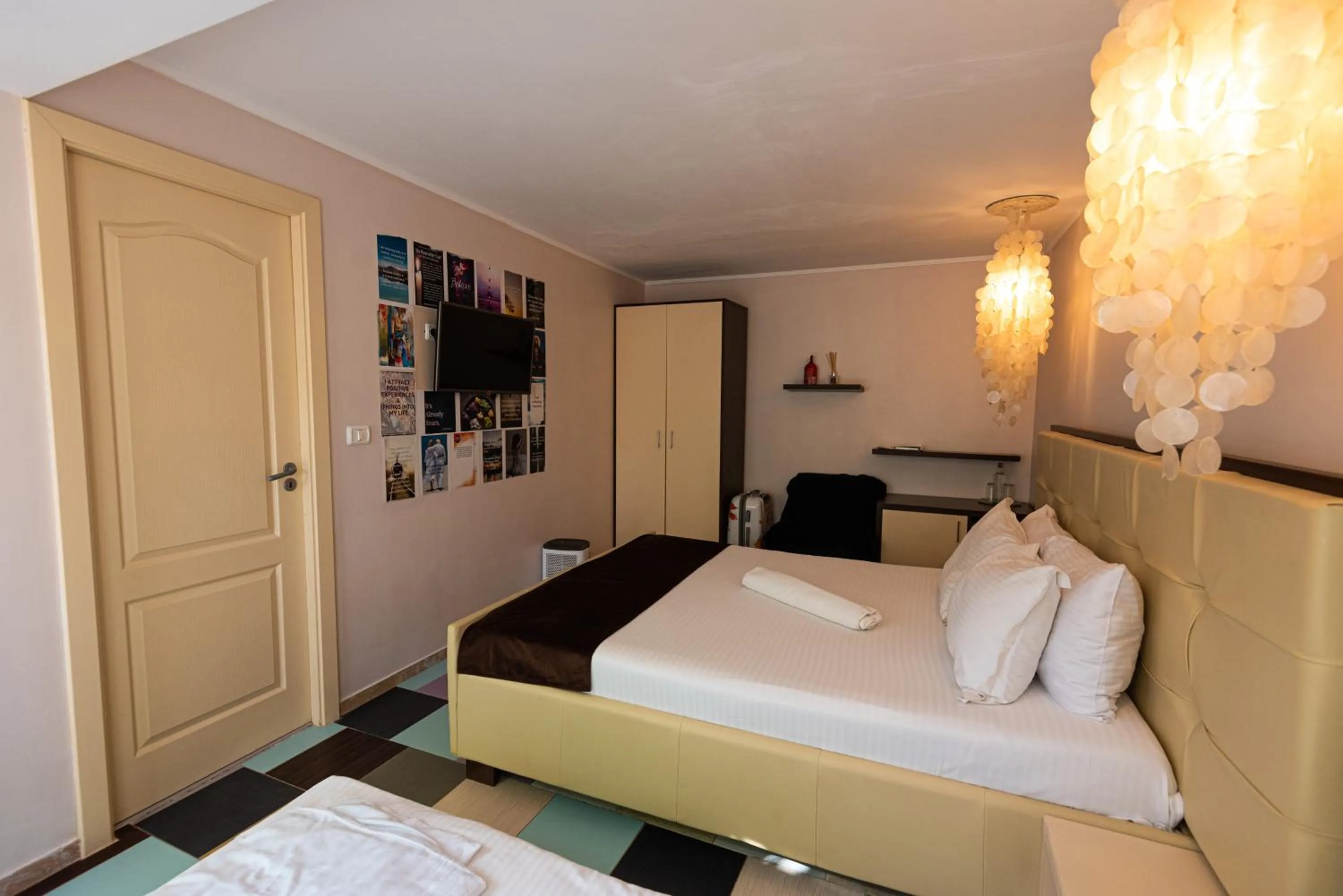 Bed in iVAVev IS US ByTheSea EforieSud