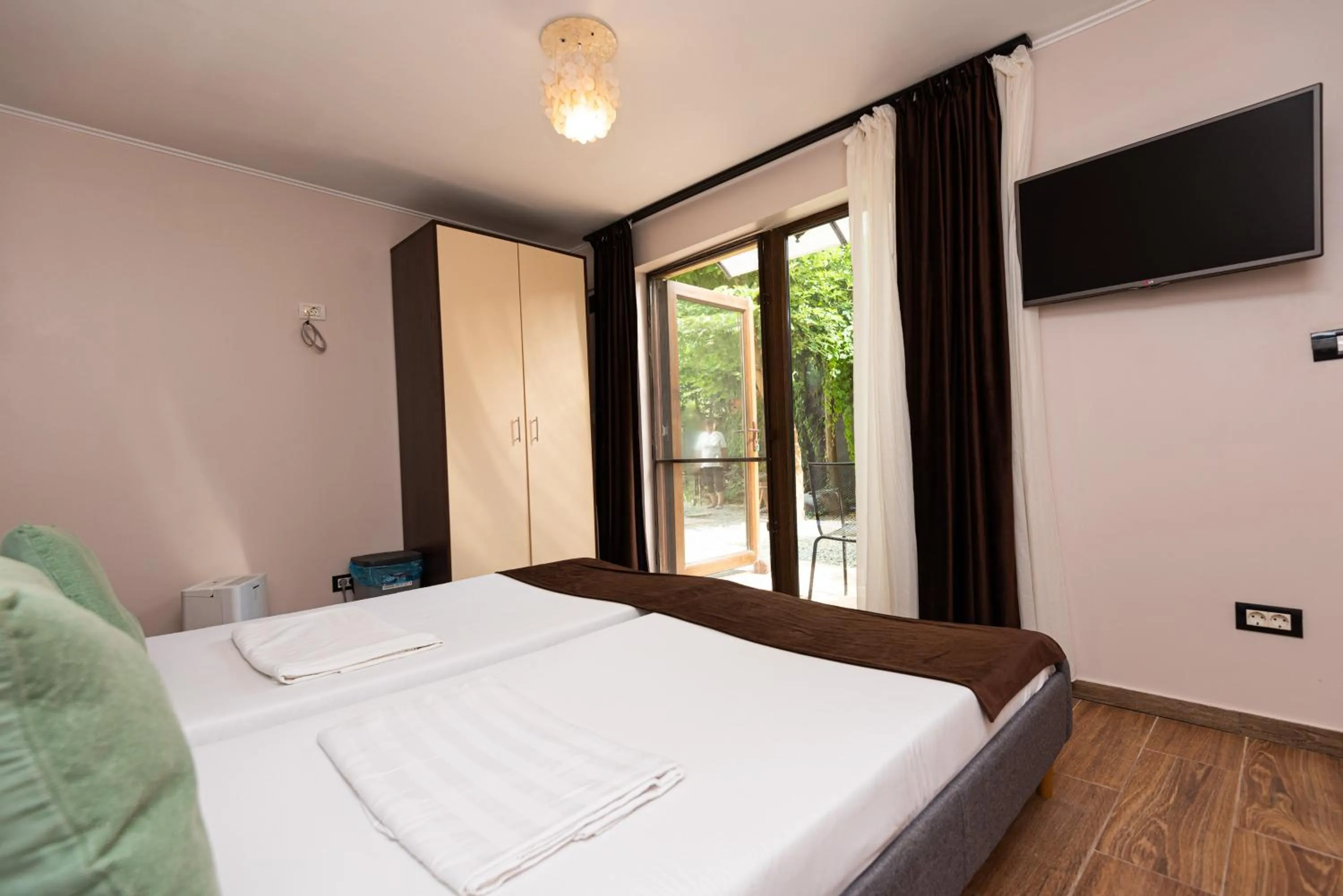 Bed in iVAVev IS US ByTheSea EforieSud