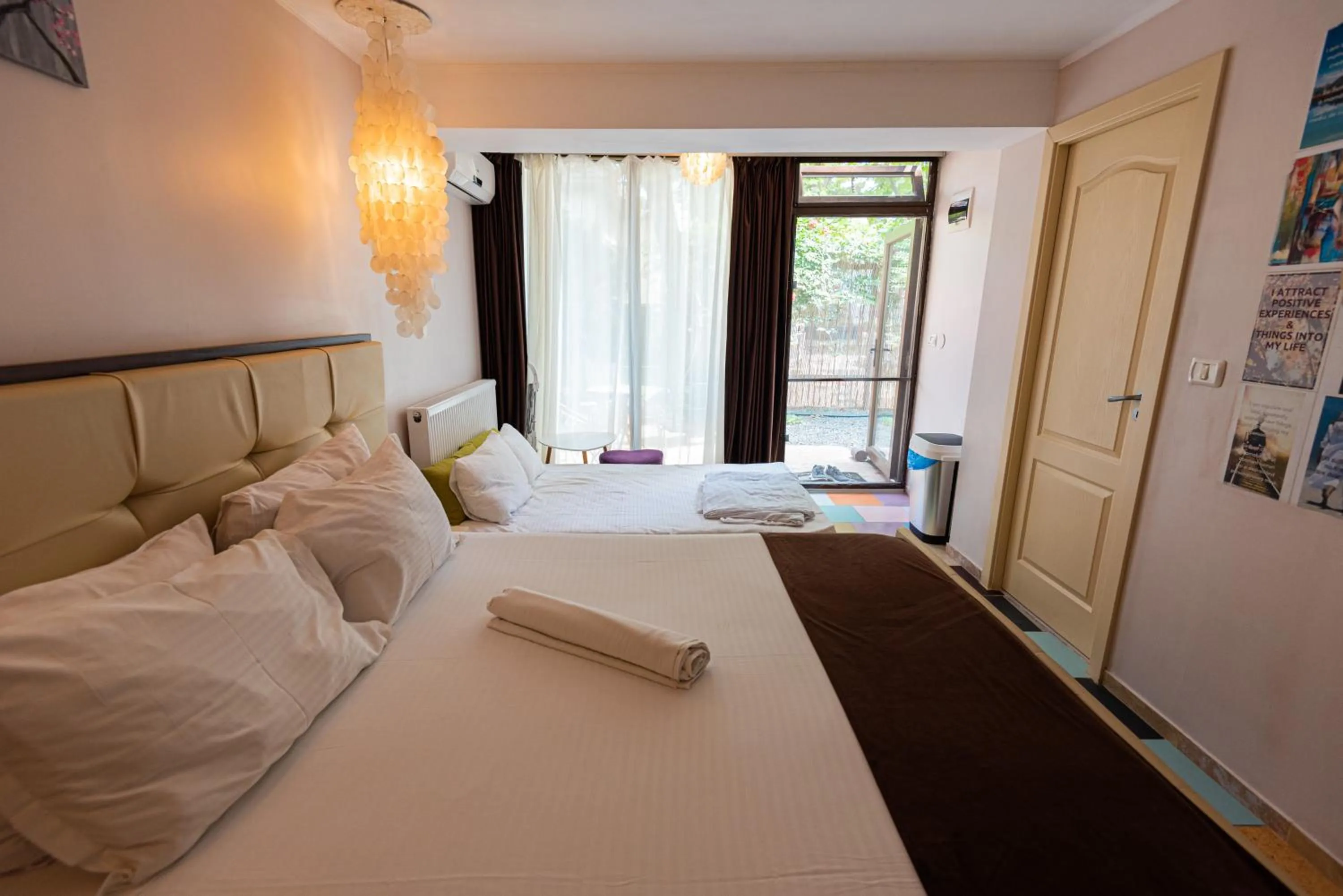 Bed in iVAVev IS US ByTheSea EforieSud