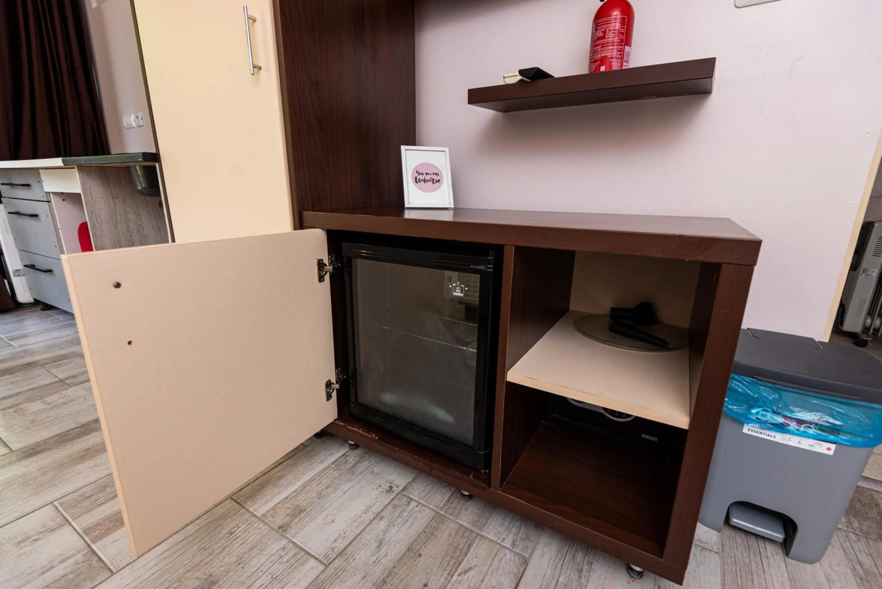 iVAVev IS US ByTheSea EforieSud