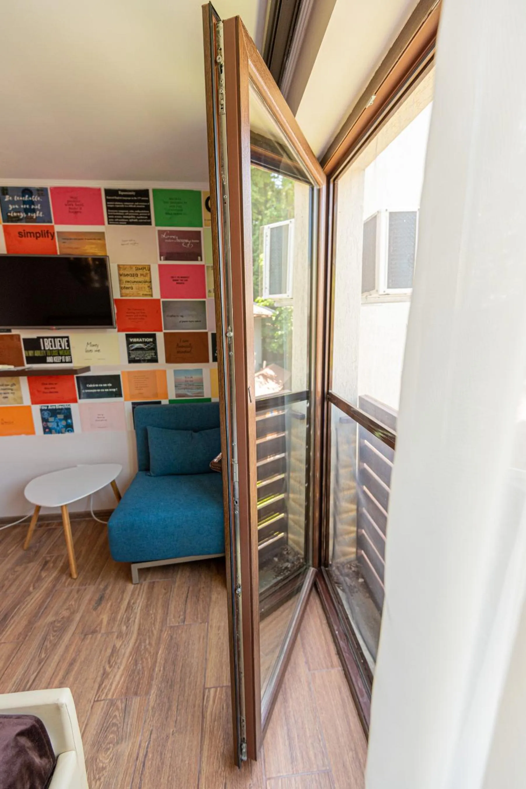 iVAVev IS US ByTheSea EforieSud