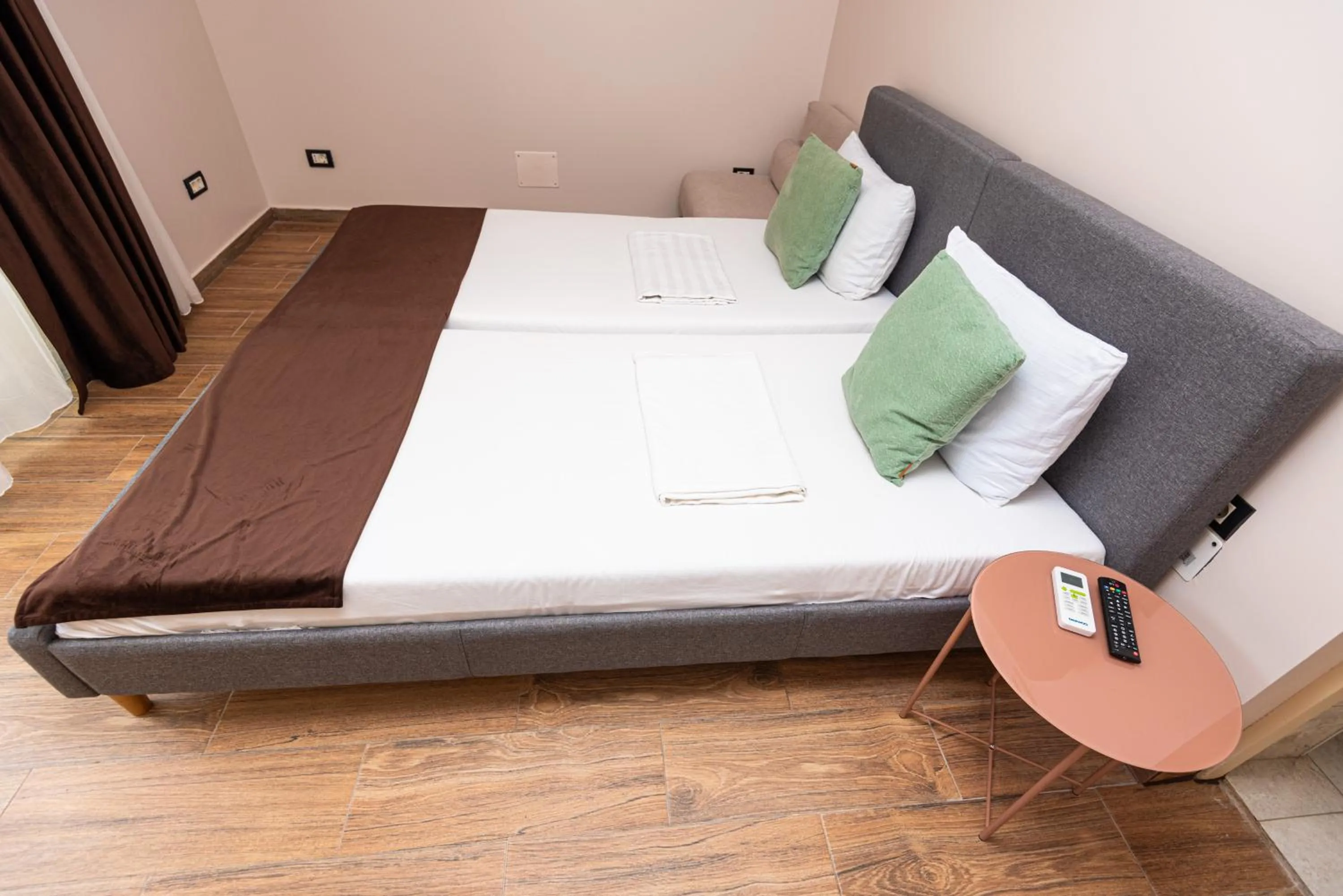 Bed in iVAVev IS US ByTheSea EforieSud