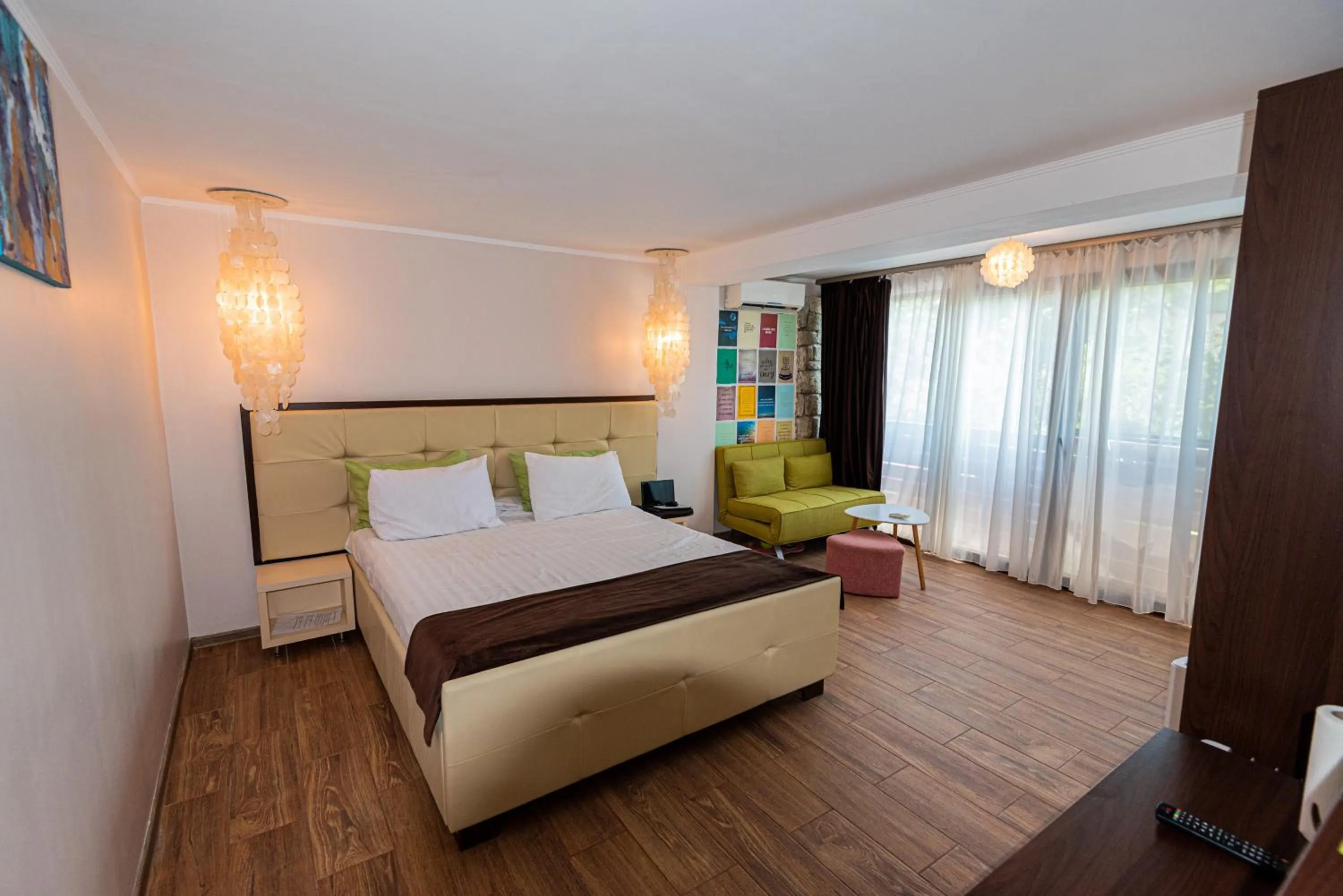 Bed in iVAVev IS US ByTheSea EforieSud