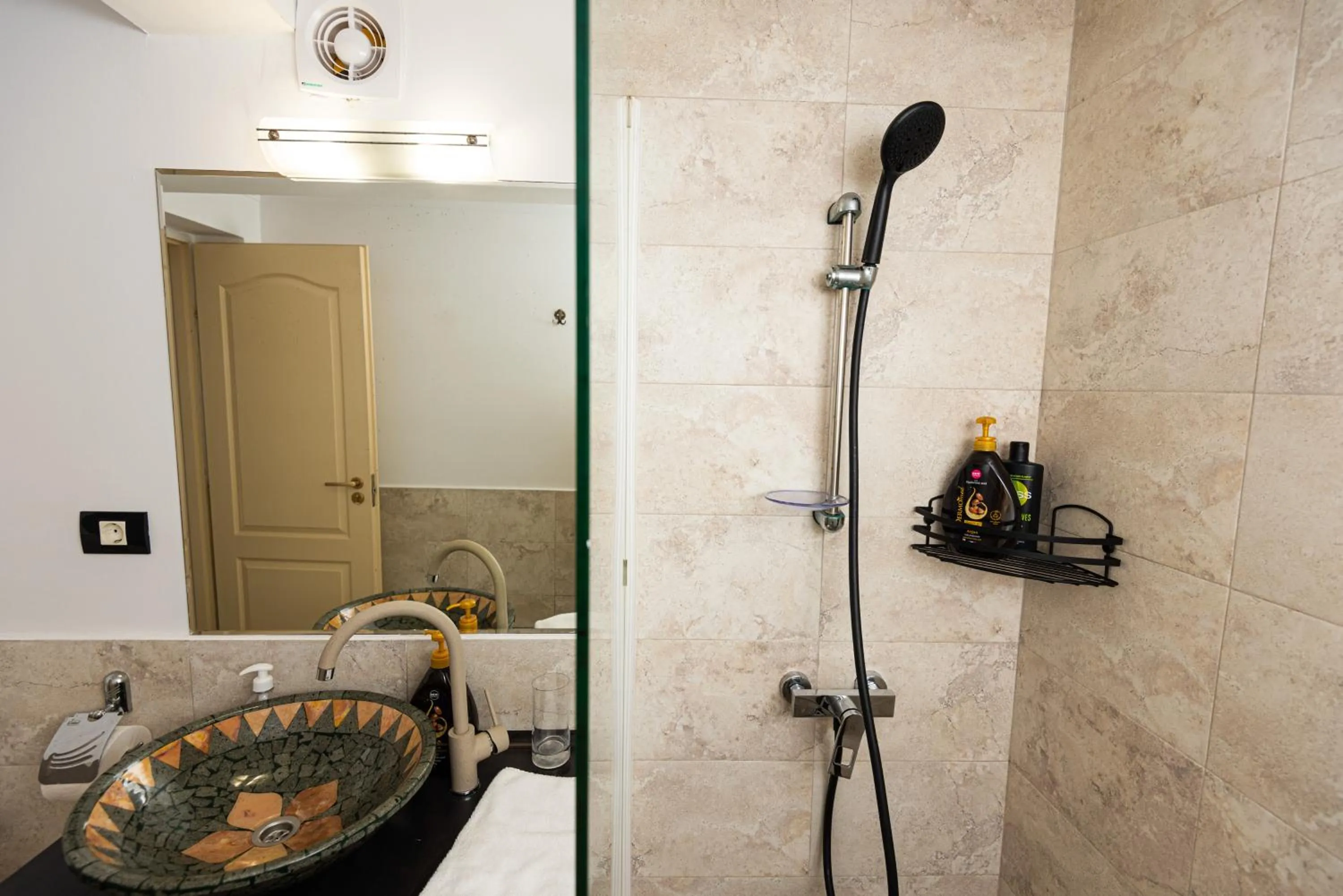 iVAVev IS US ByTheSea EforieSud