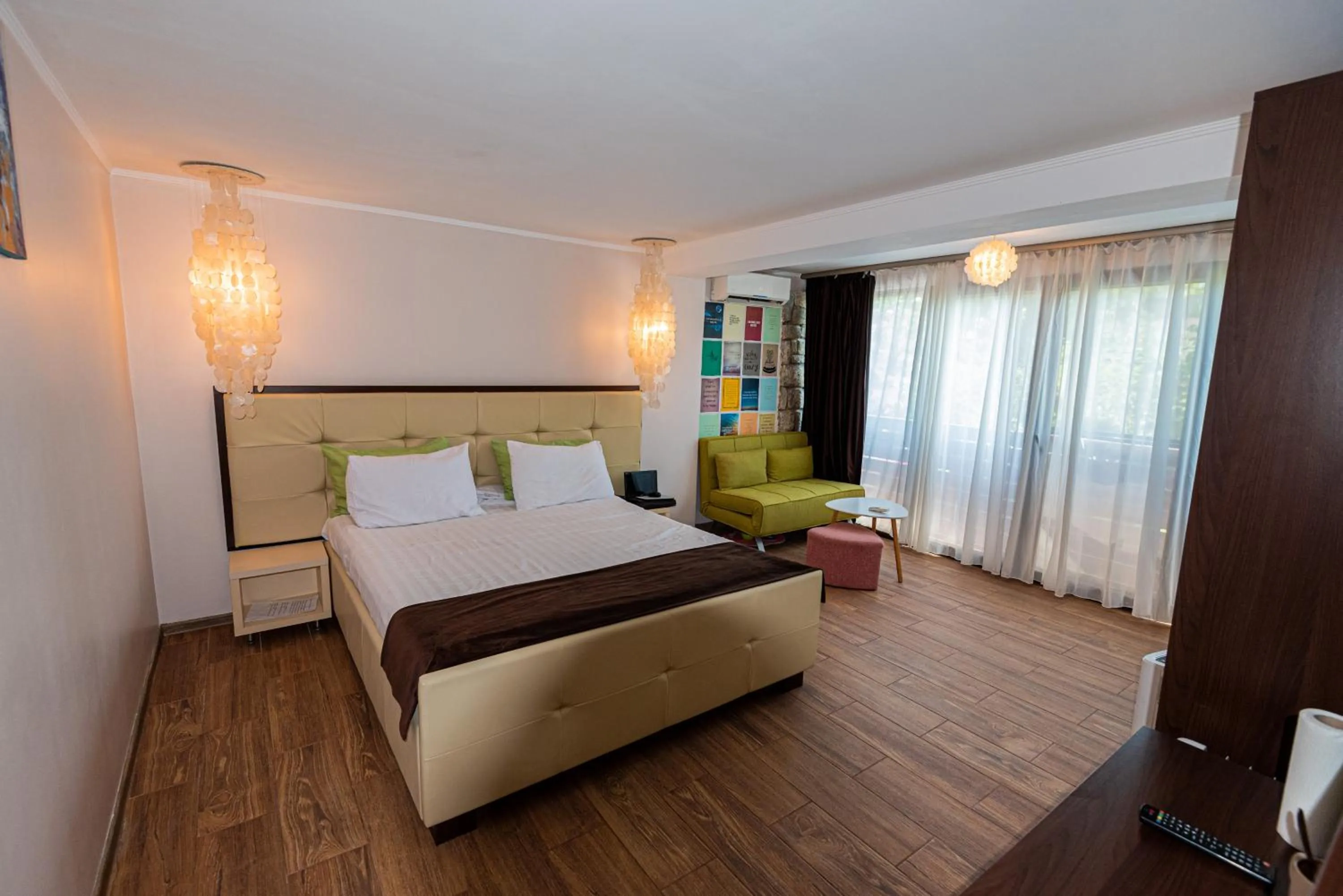 Bed in iVAVev IS US ByTheSea EforieSud