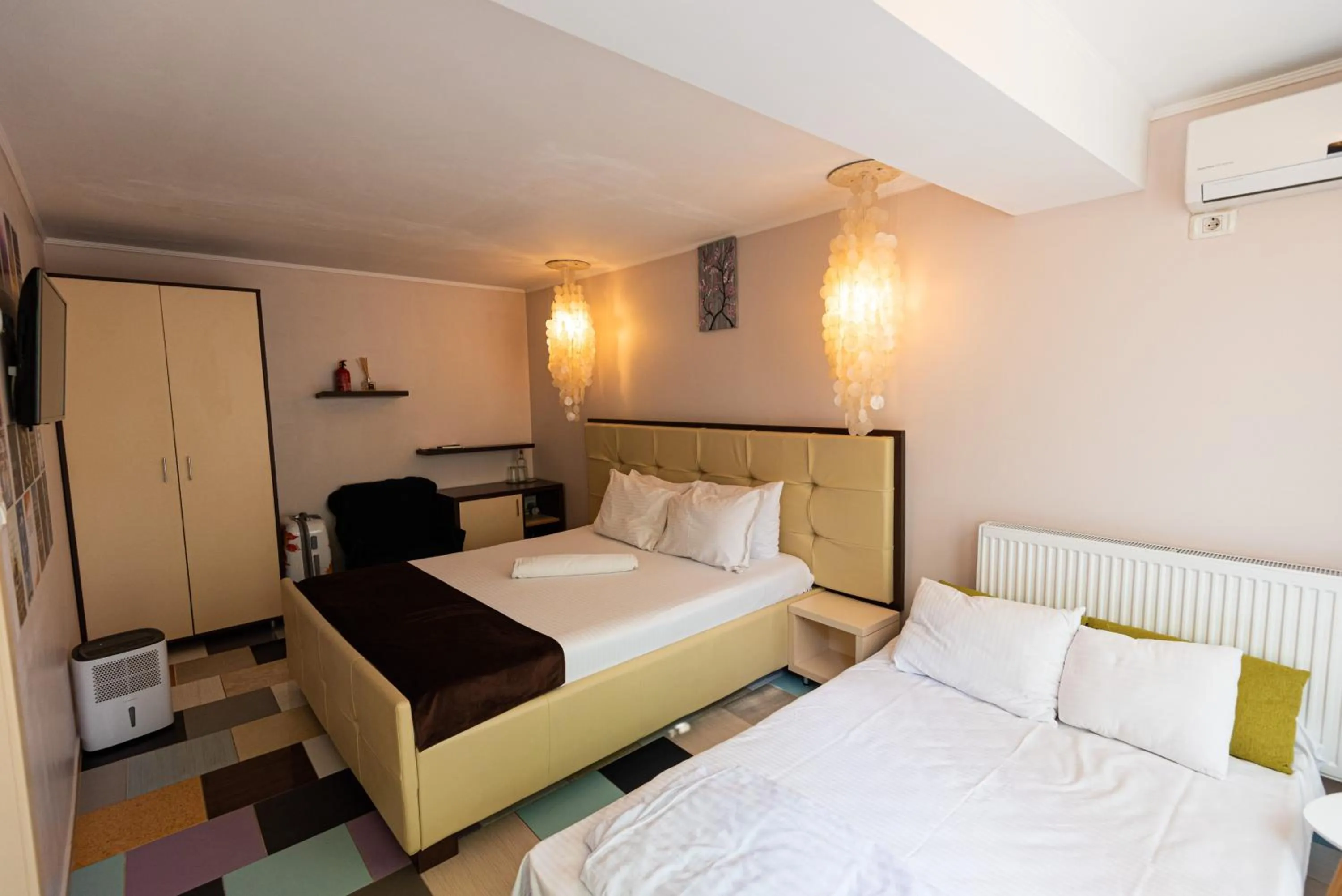 Bed in iVAVev IS US ByTheSea EforieSud