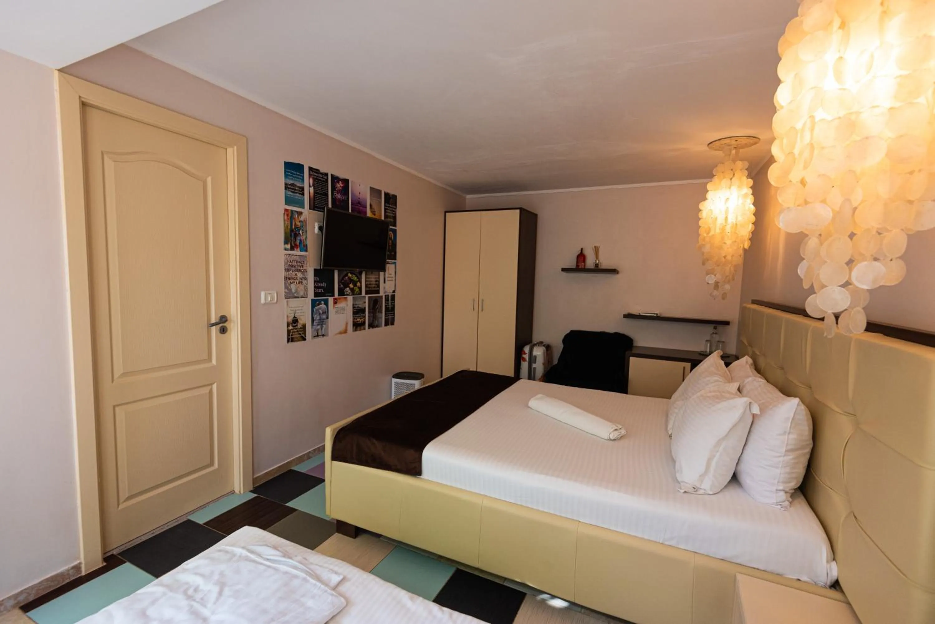 Bed in iVAVev IS US ByTheSea EforieSud