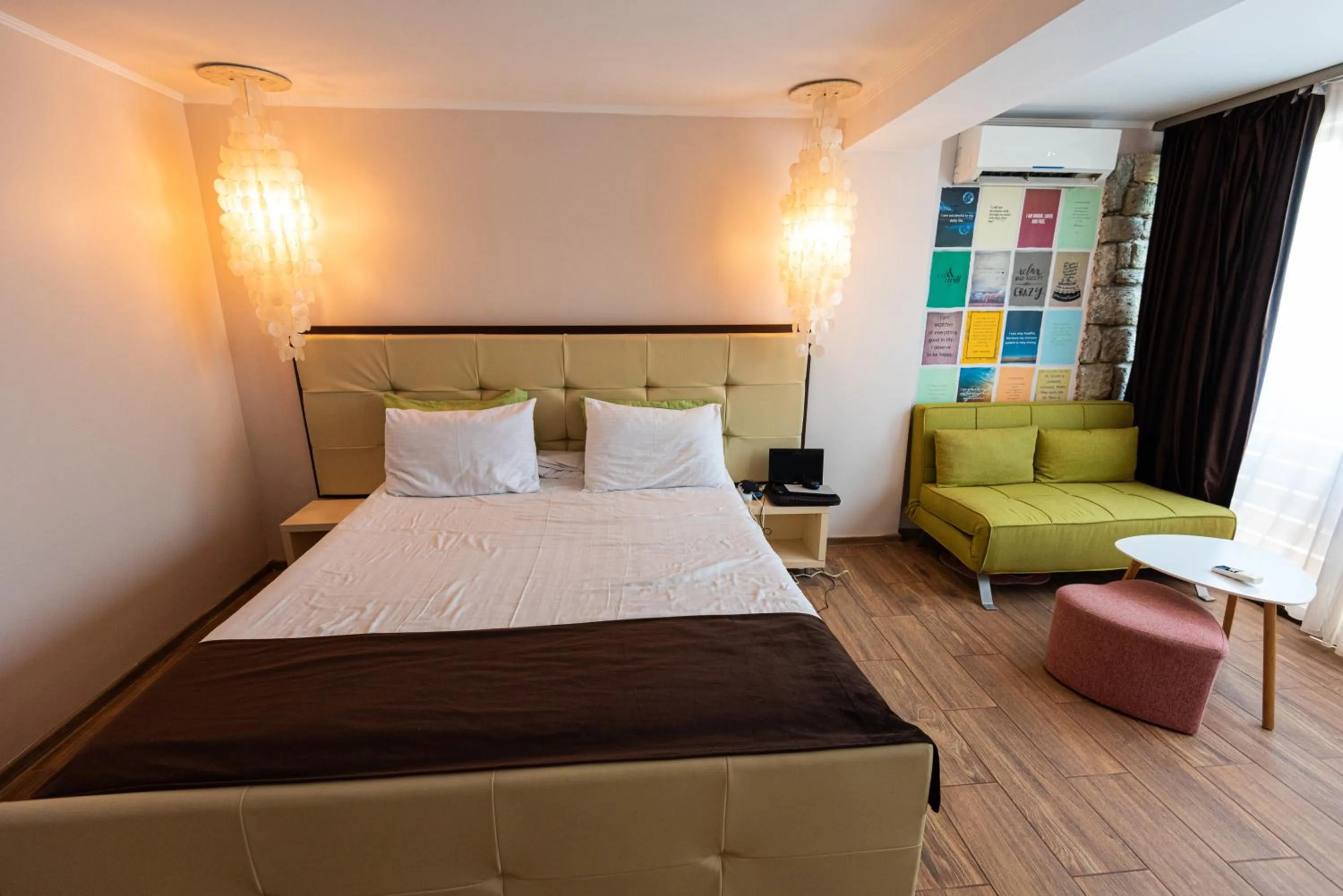 Bed in iVAVev IS US ByTheSea EforieSud