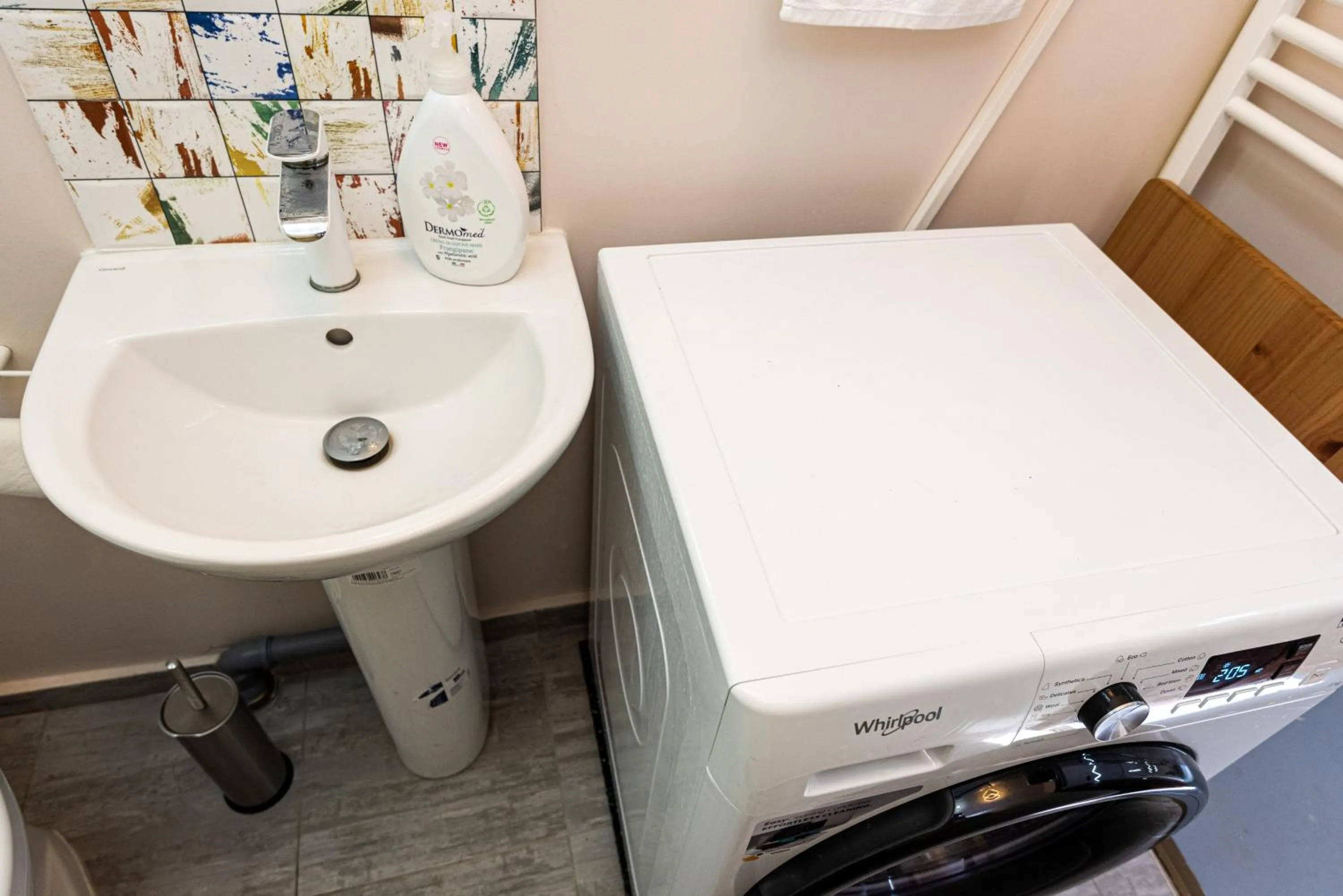 iVAVev IS US ByTheSea EforieSud