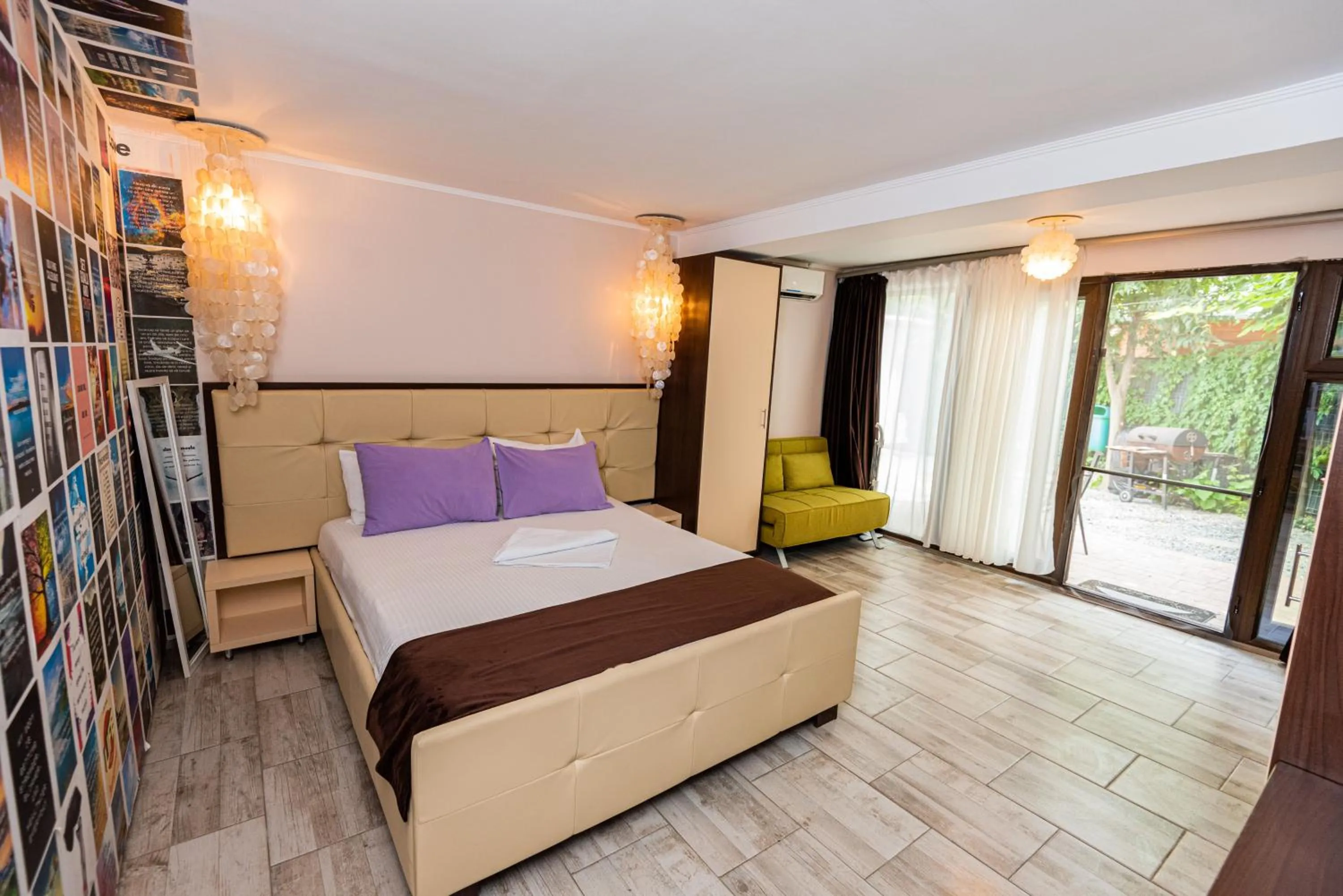 Bed in iVAVev IS US ByTheSea EforieSud