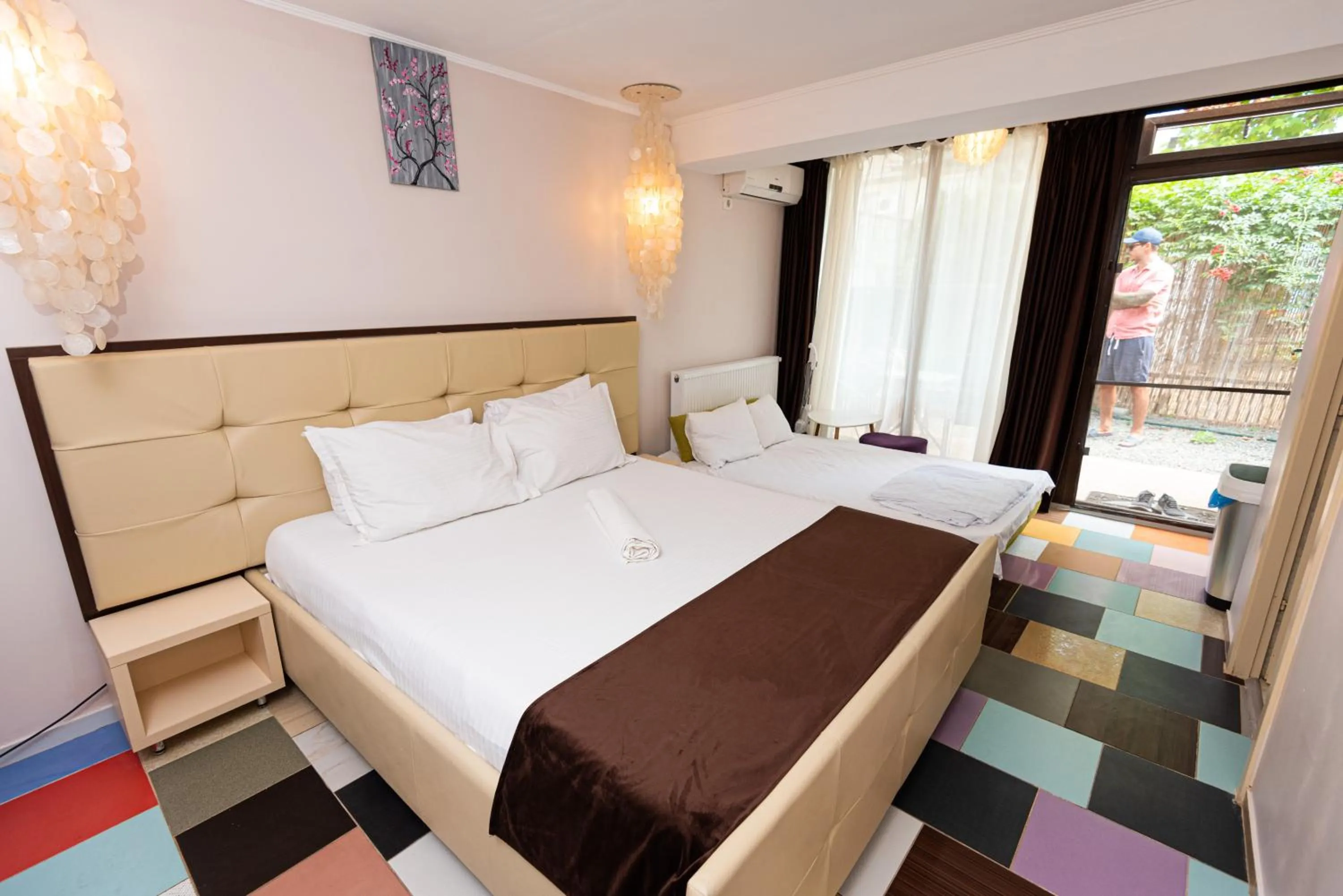 Bed in iVAVev IS US ByTheSea EforieSud