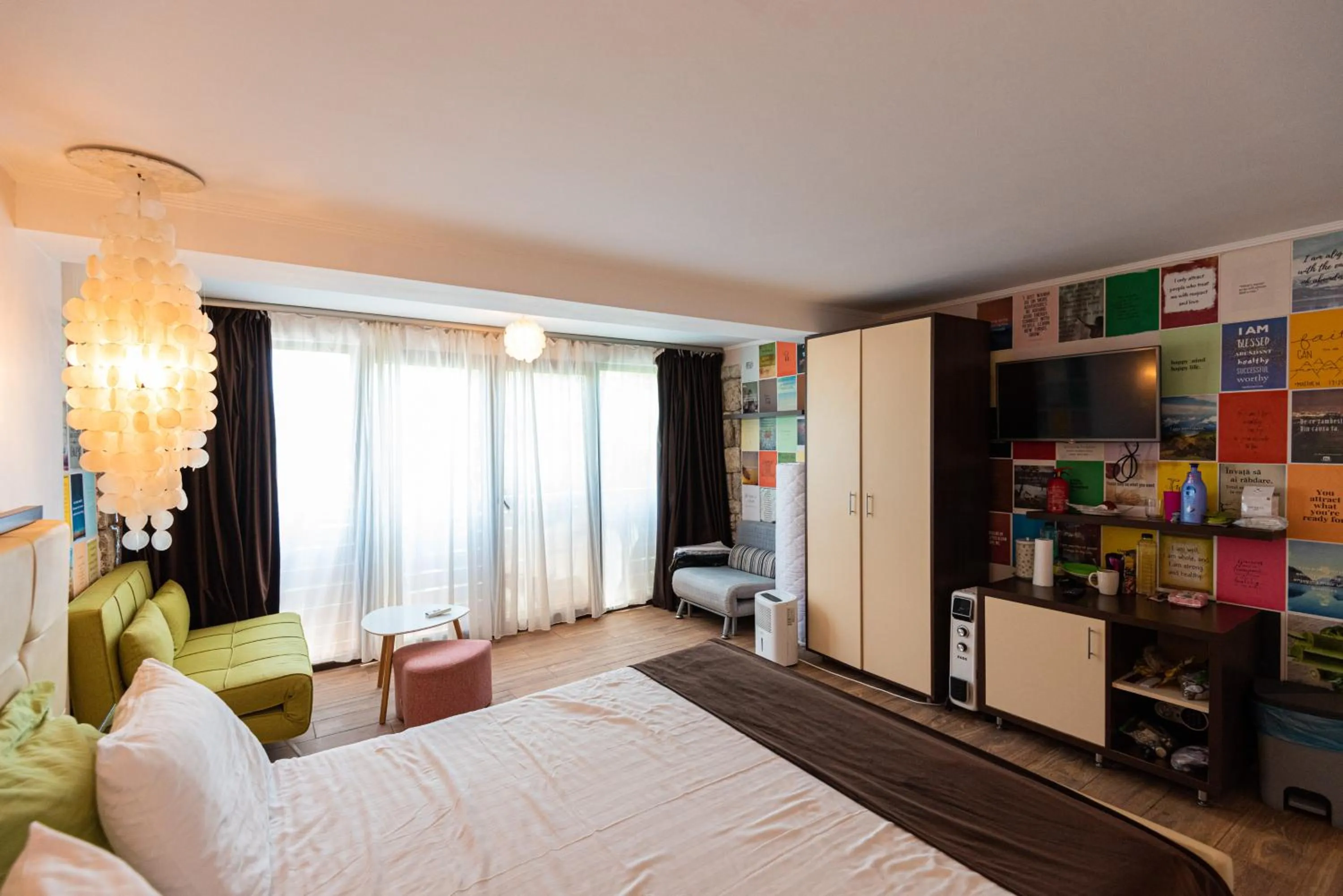 Bed in iVAVev IS US ByTheSea EforieSud