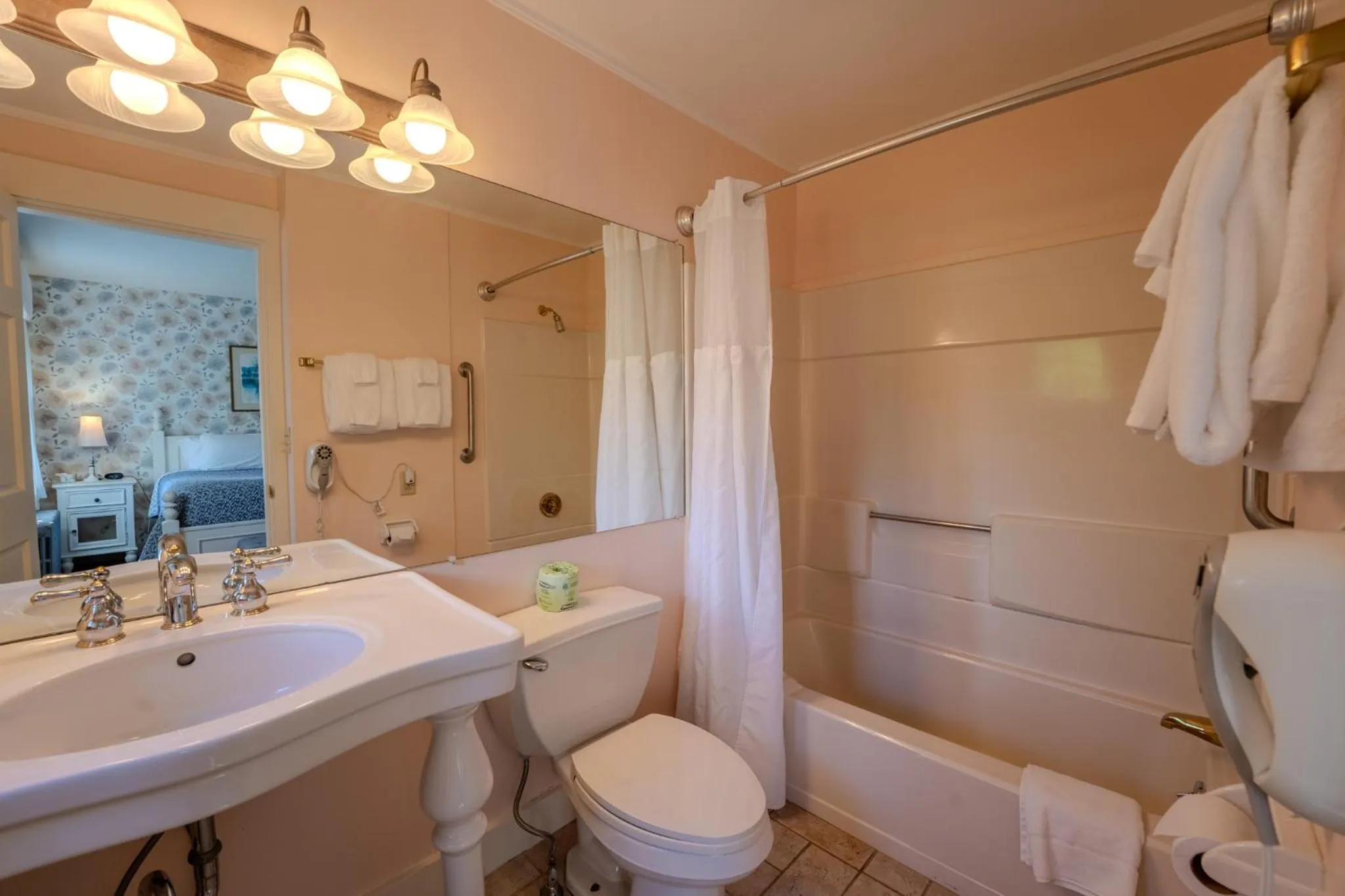 Bathroom in Franconia Inn