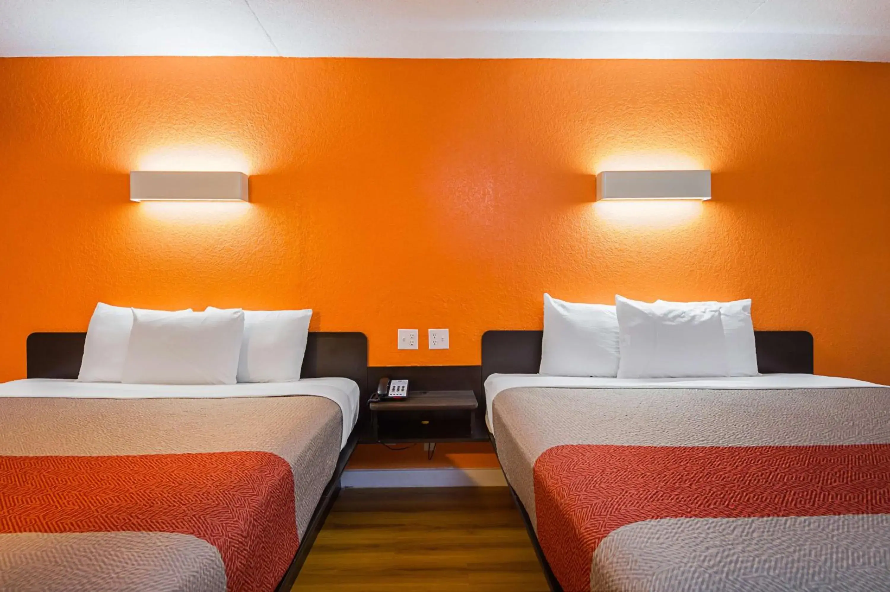 Photo of the whole room, Bed in Motel 6-Garland, TX - Northeast Dallas