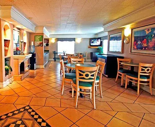 Lounge or bar, Restaurant/Places to Eat in Motel 6-Garland, TX - Northeast Dallas