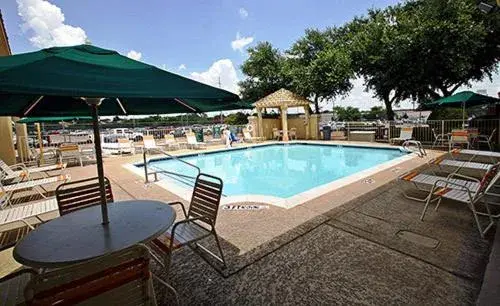 Swimming Pool in Motel 6-Garland, TX - Northeast Dallas