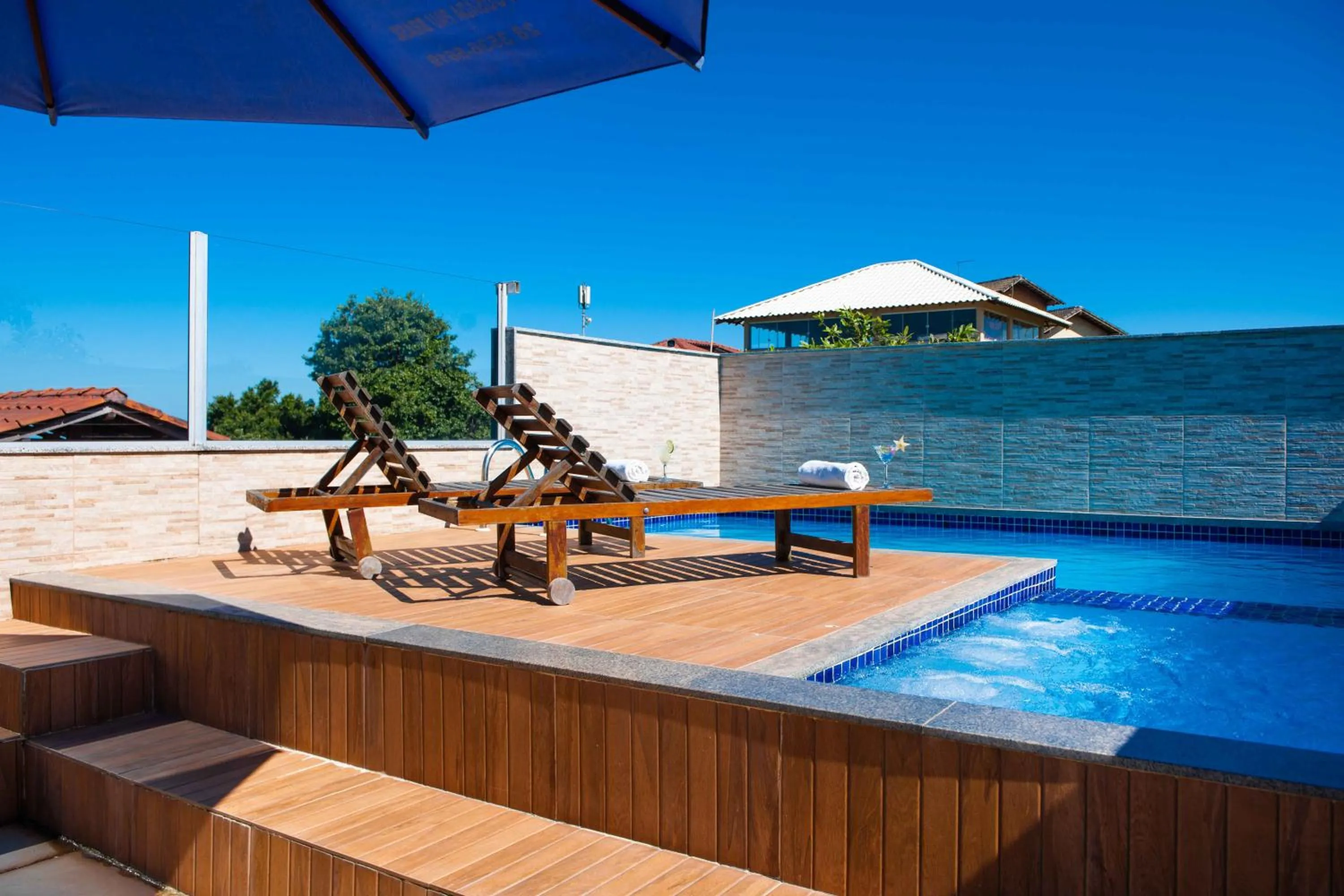 Swimming pool in Pousada Pau Brasil Ubu