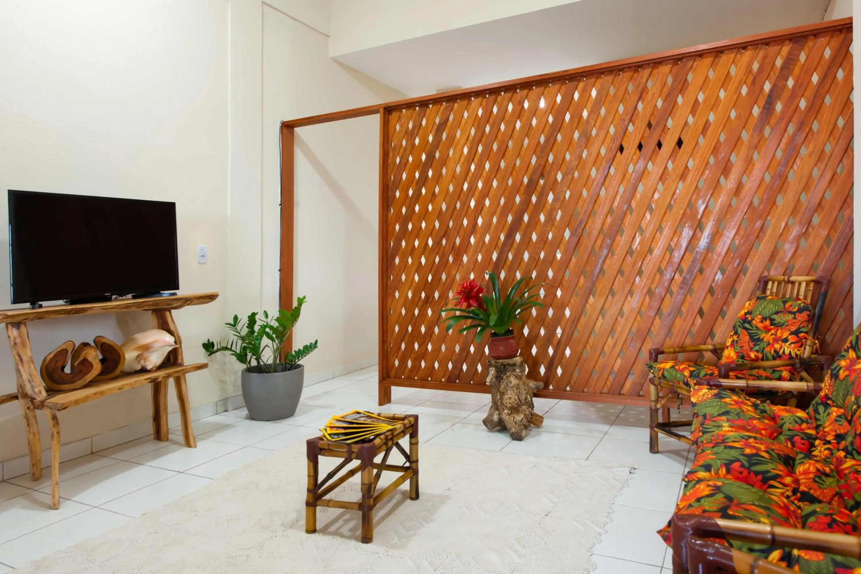 Communal lounge/ TV room in Pousada Pau Brasil Ubu