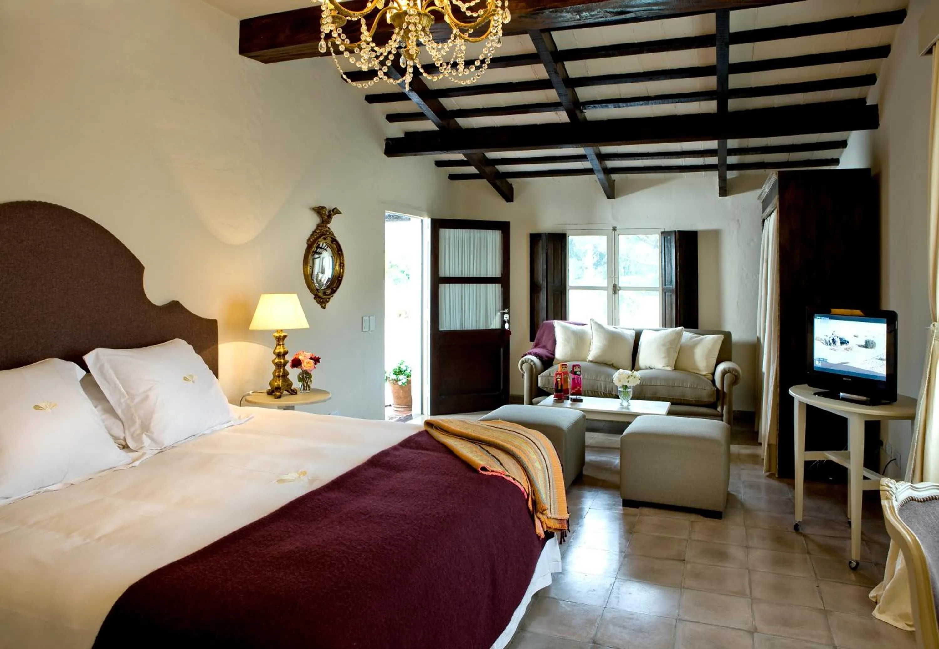 Photo of the whole room, Bed in House of Jasmines Relais & Châteaux