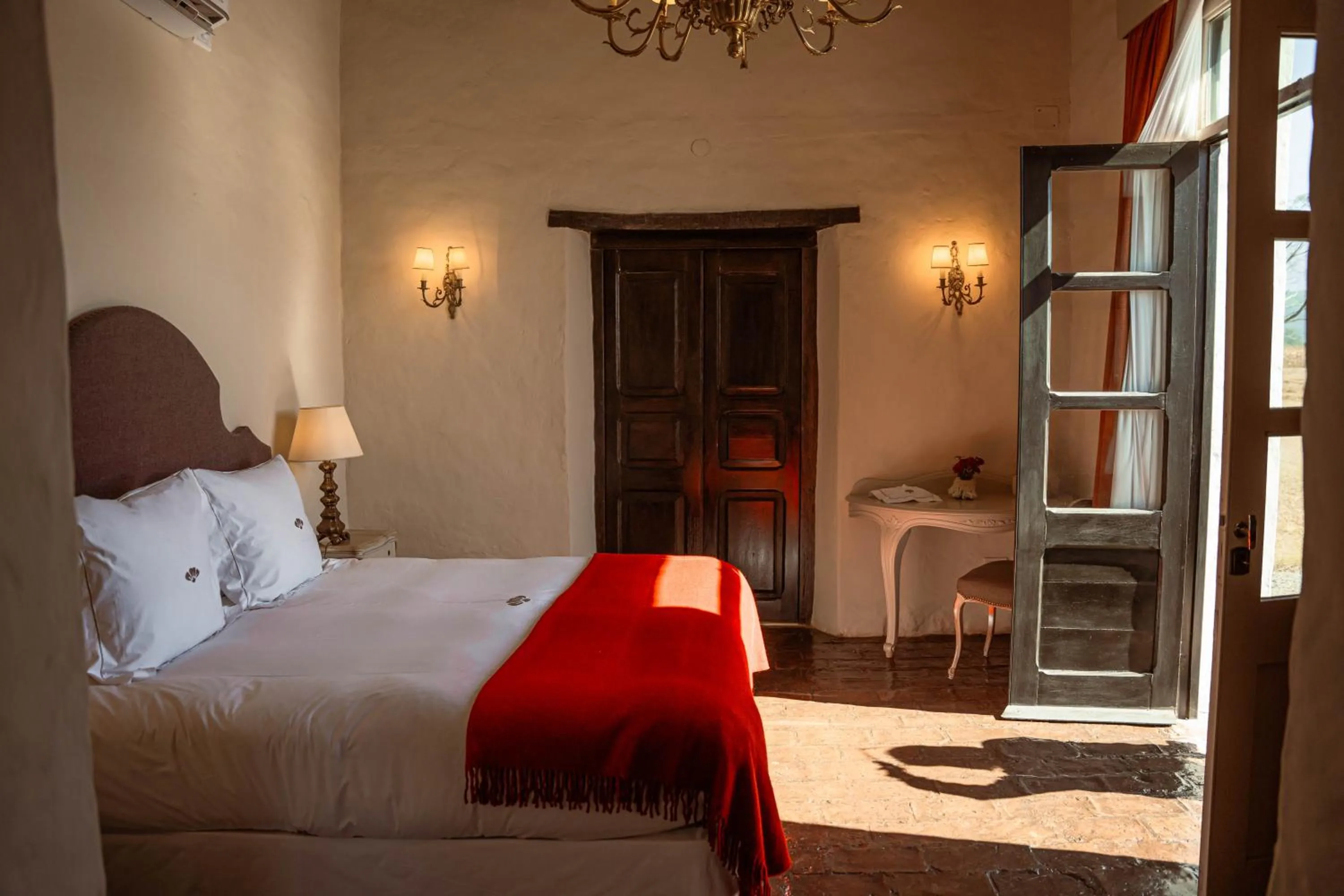 Bedroom, Bed in House of Jasmines Relais & Châteaux