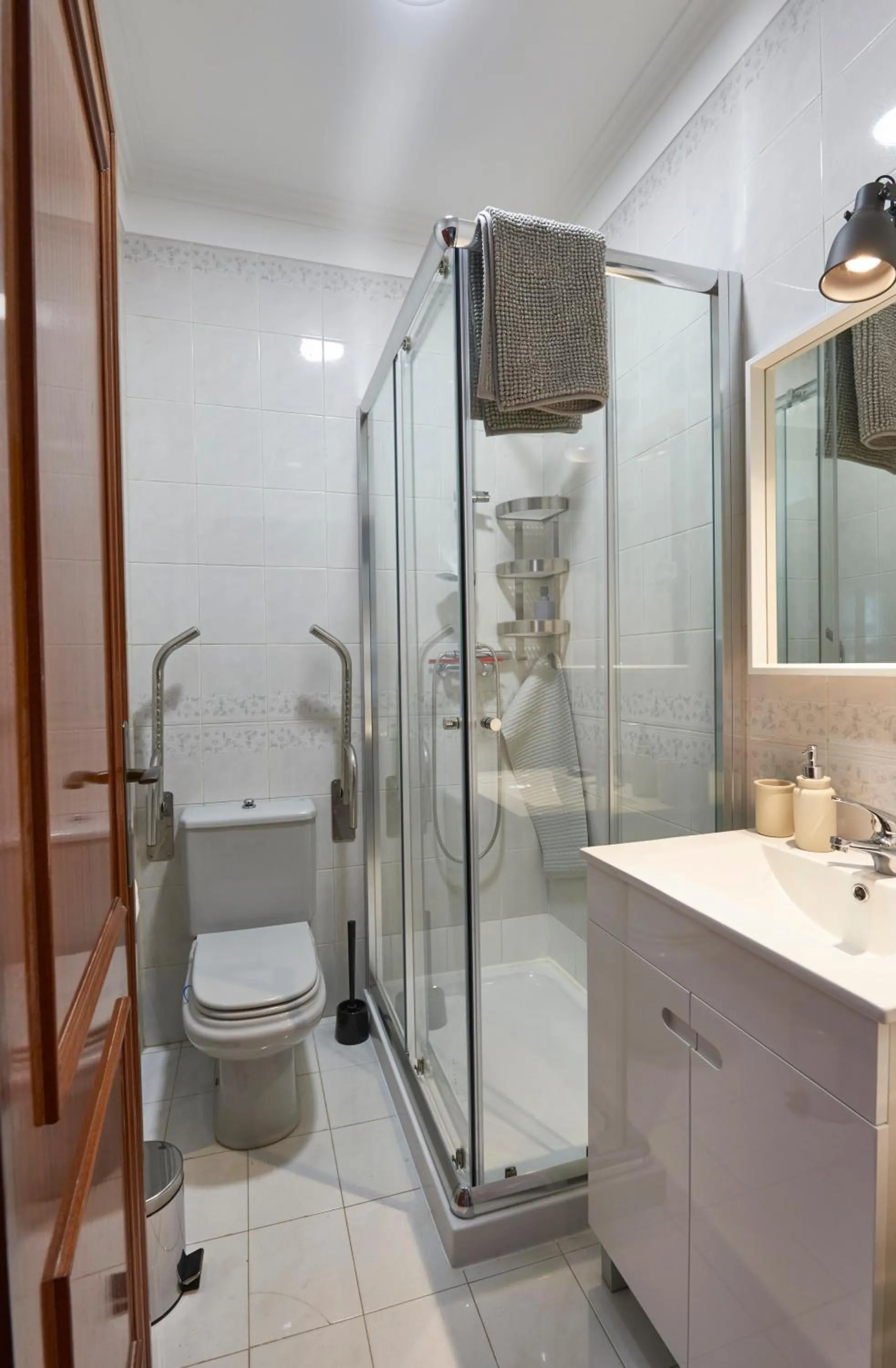 Shower in Cascais Handsome Apartment