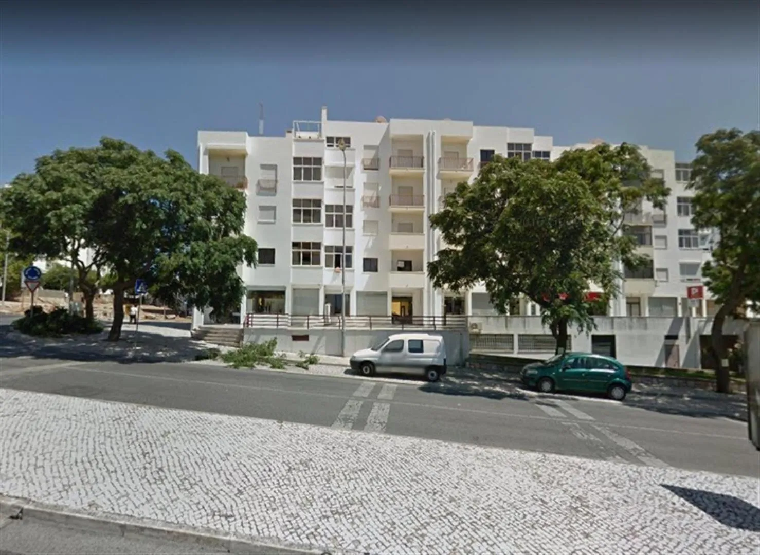 Property building in Cascais Handsome Apartment