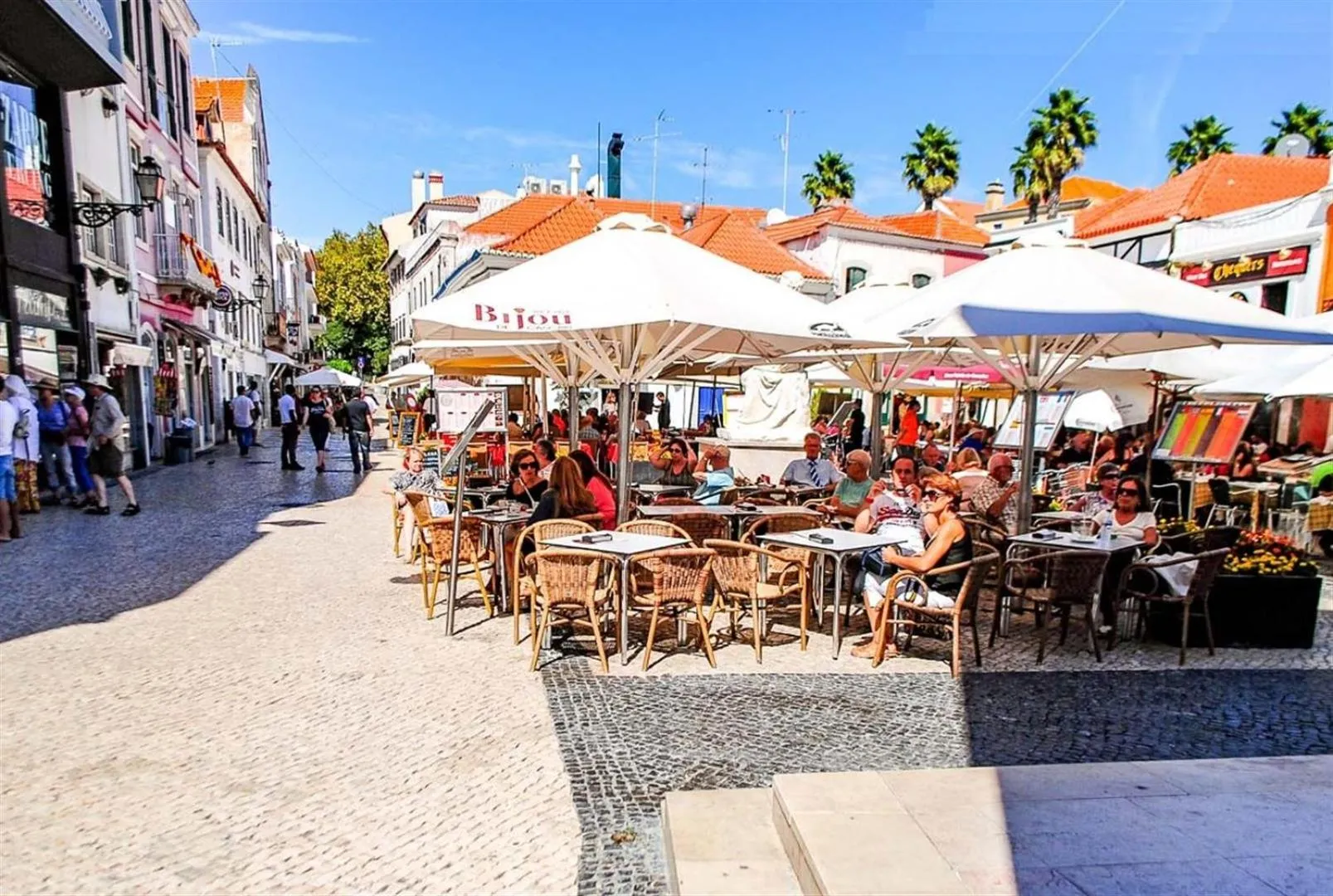Restaurant/places to eat in Cascais Handsome Apartment