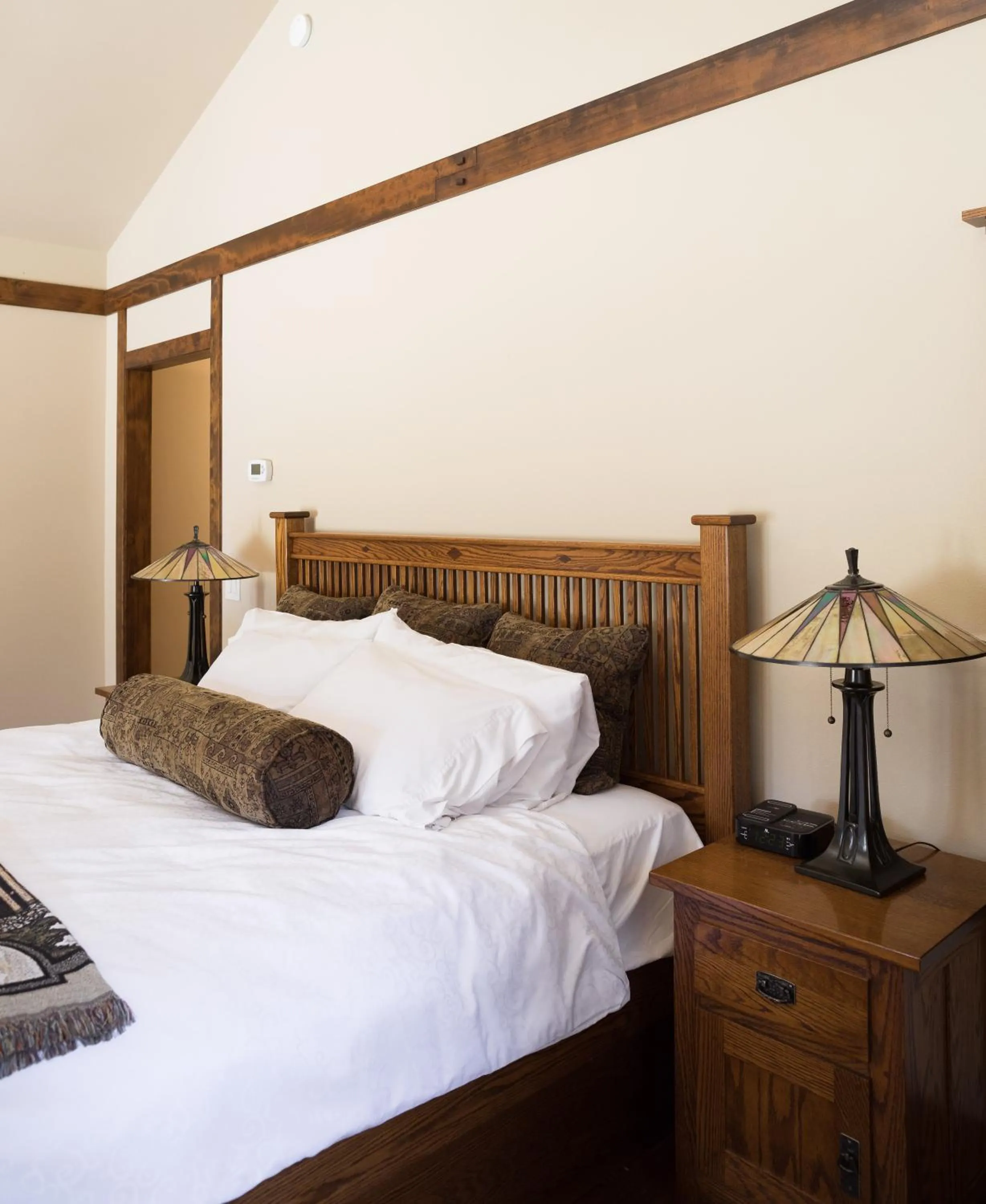 Bed in FivePine Lodge