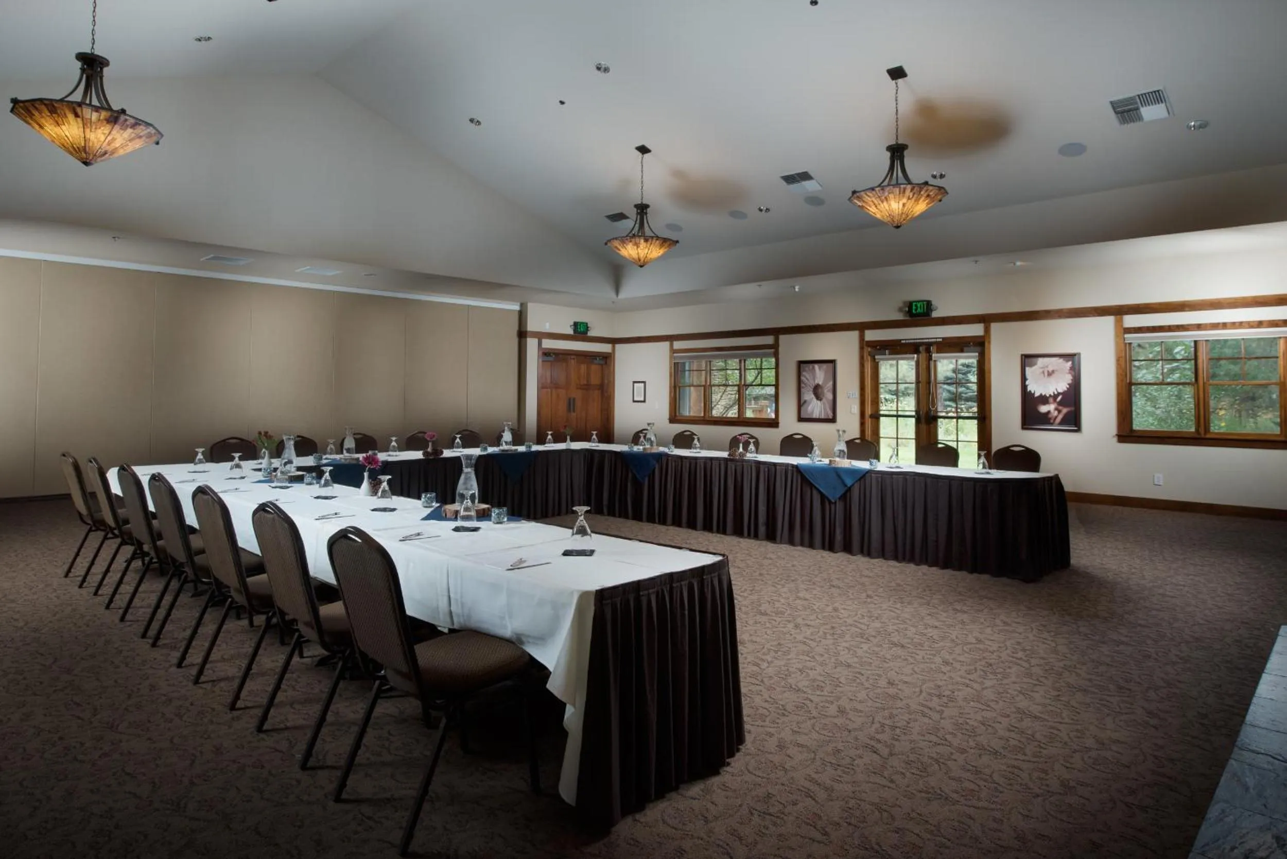 Coffee/tea facilities in FivePine Lodge
