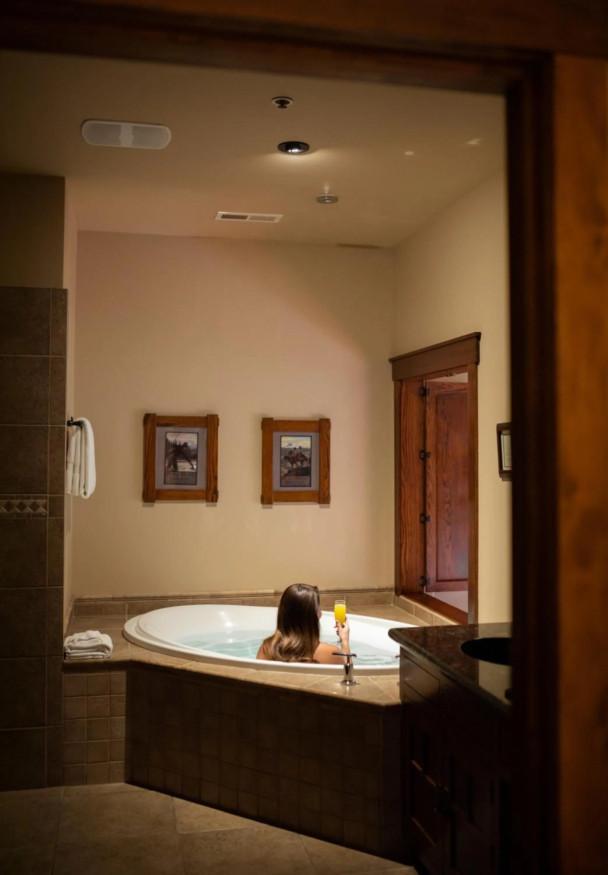 Bathroom in FivePine Lodge