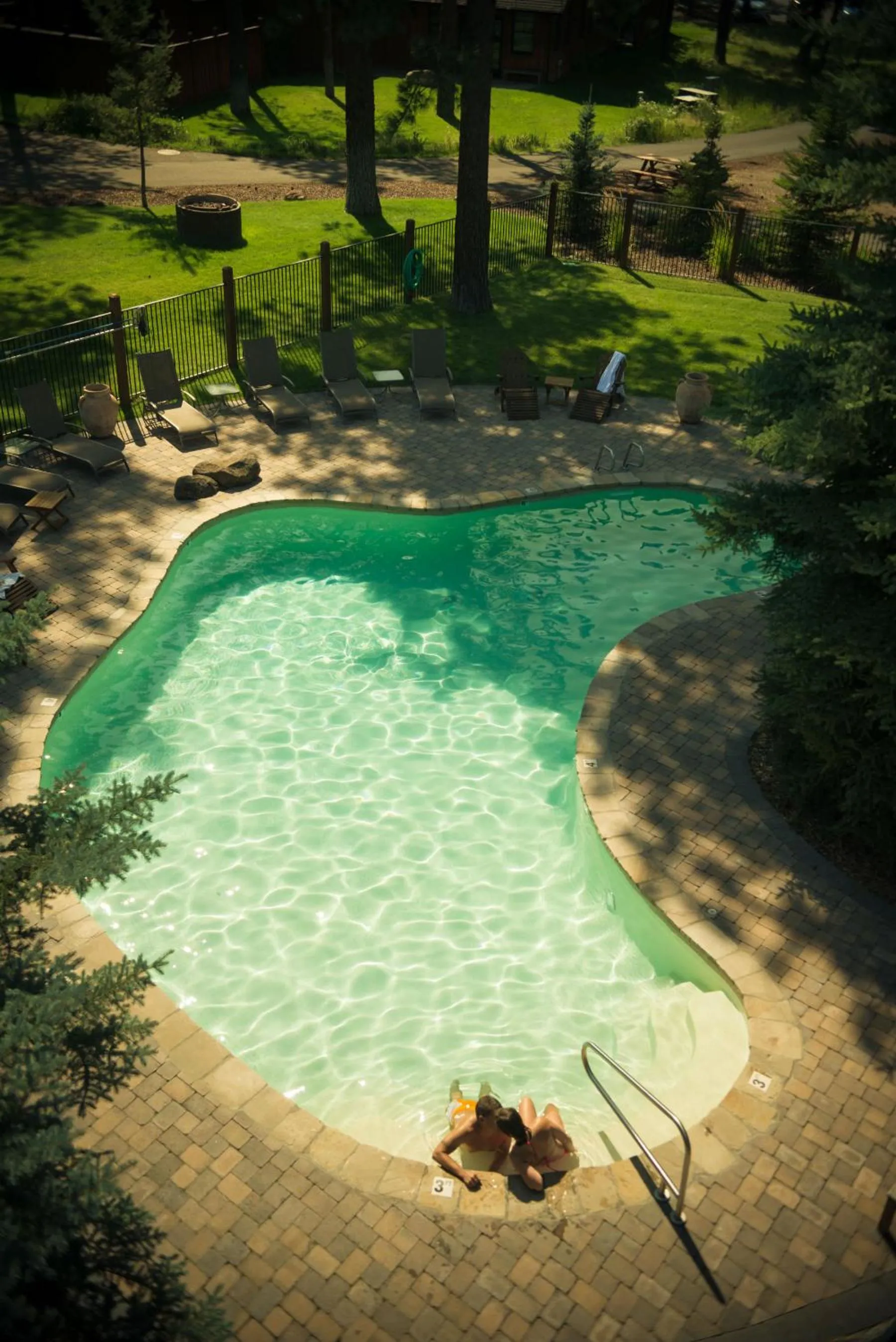 Swimming pool in FivePine Lodge