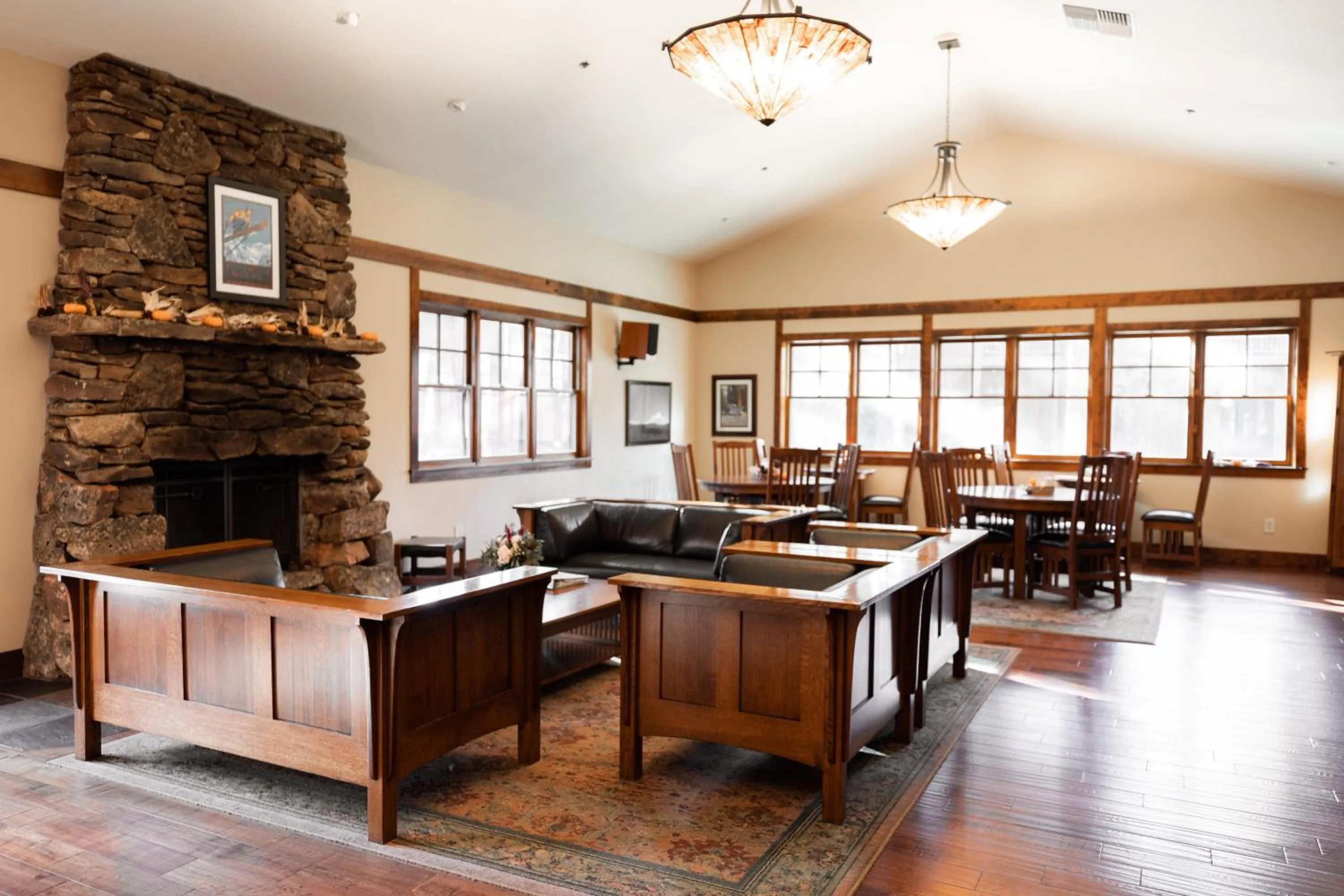 Meeting/conference room in FivePine Lodge