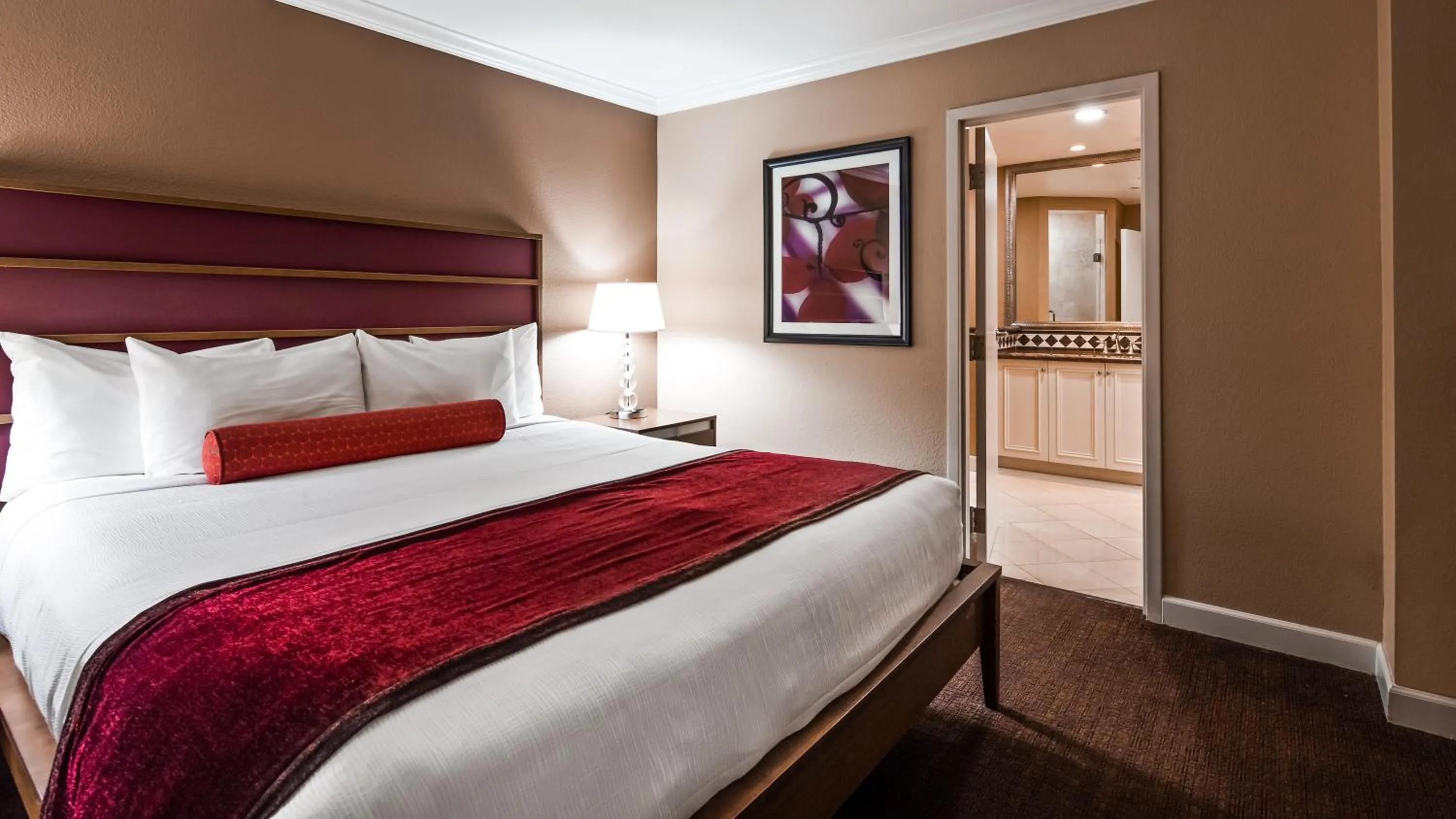 Bedroom, Bed in Best Western Plus Casino Royale - Center Strip