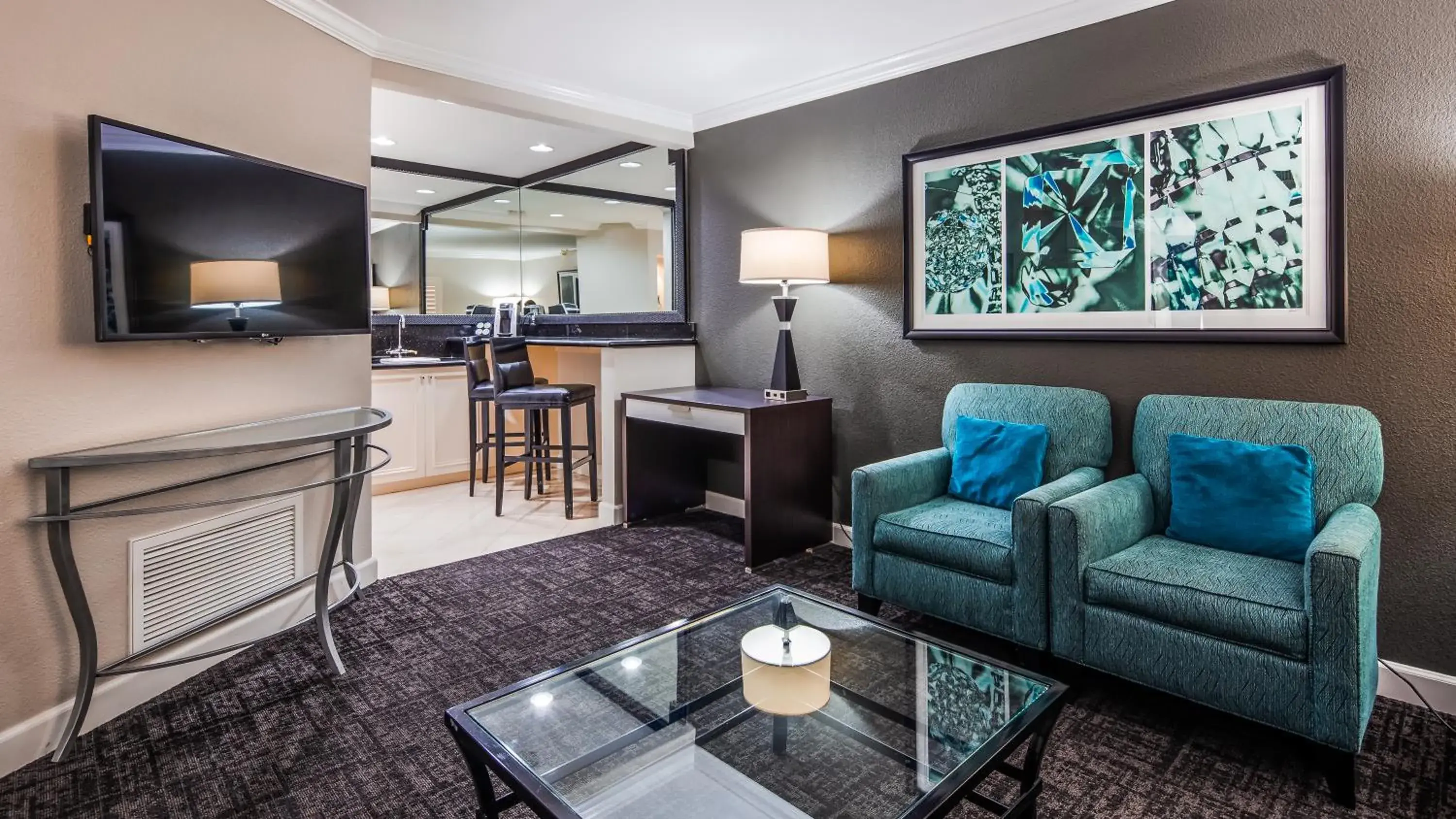 Living room in Best Western Plus Casino Royale - Center Strip Living room in Best Western Plus Casino Royale - Center Strip