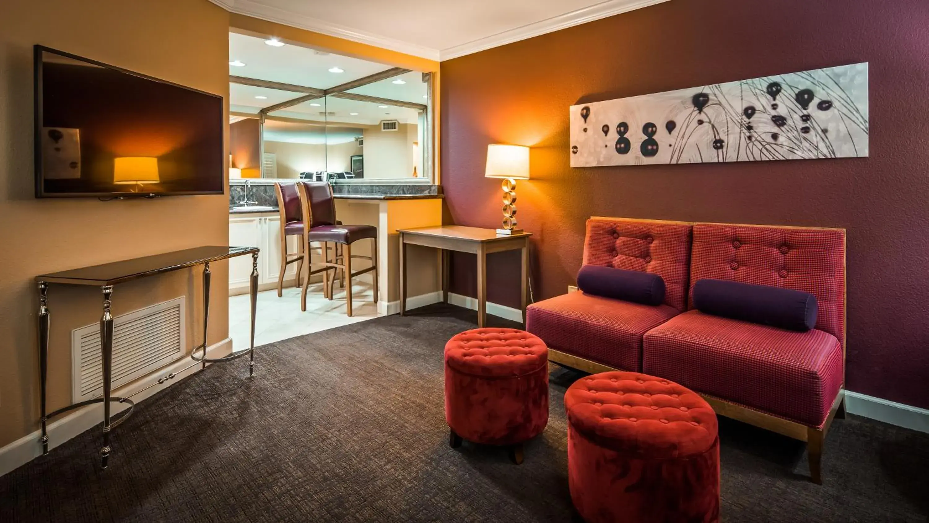 Living room in Best Western Plus Casino Royale - Center Strip Living room in Best Western Plus Casino Royale - Center Strip