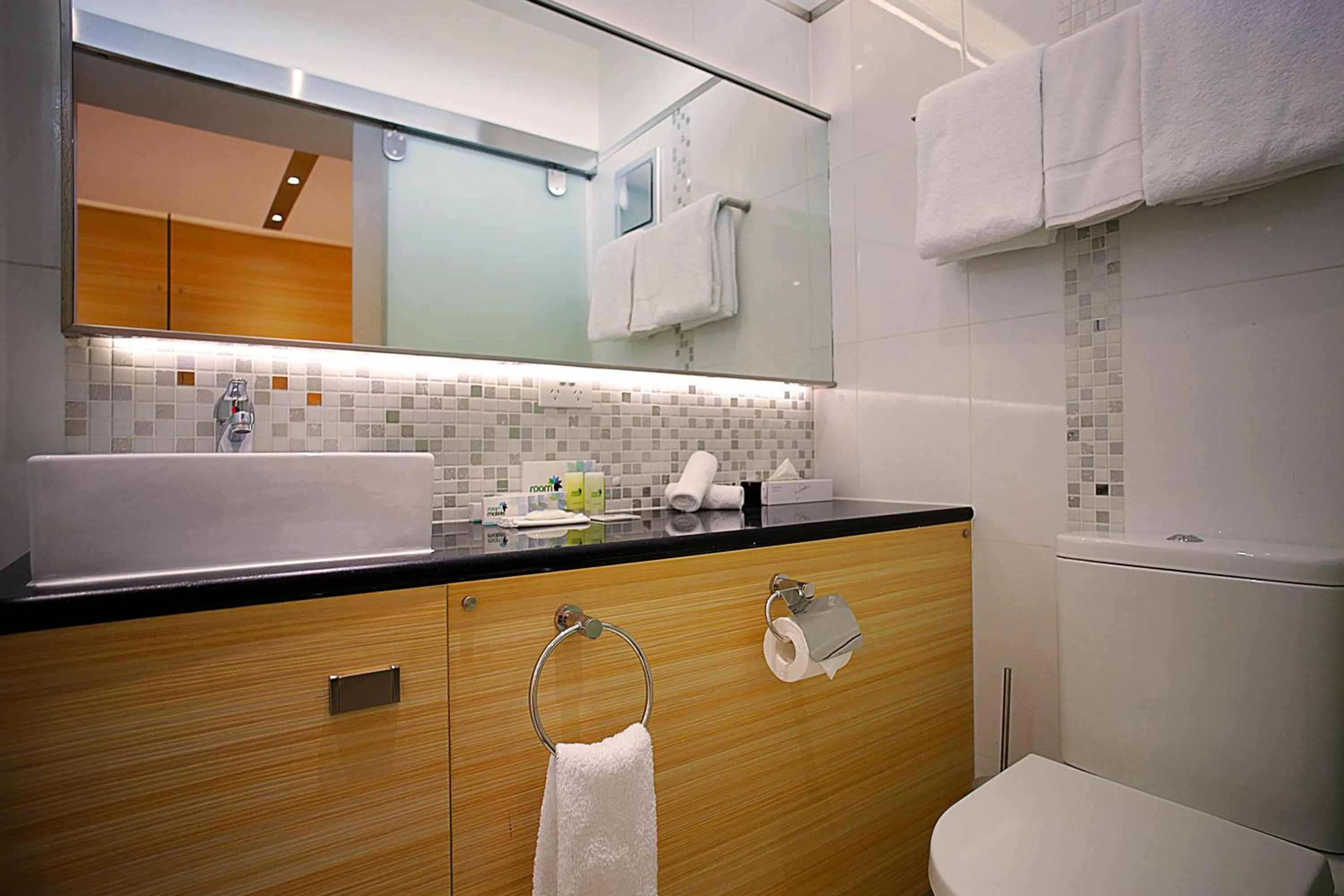 Toilet in Room Motels Kingaroy