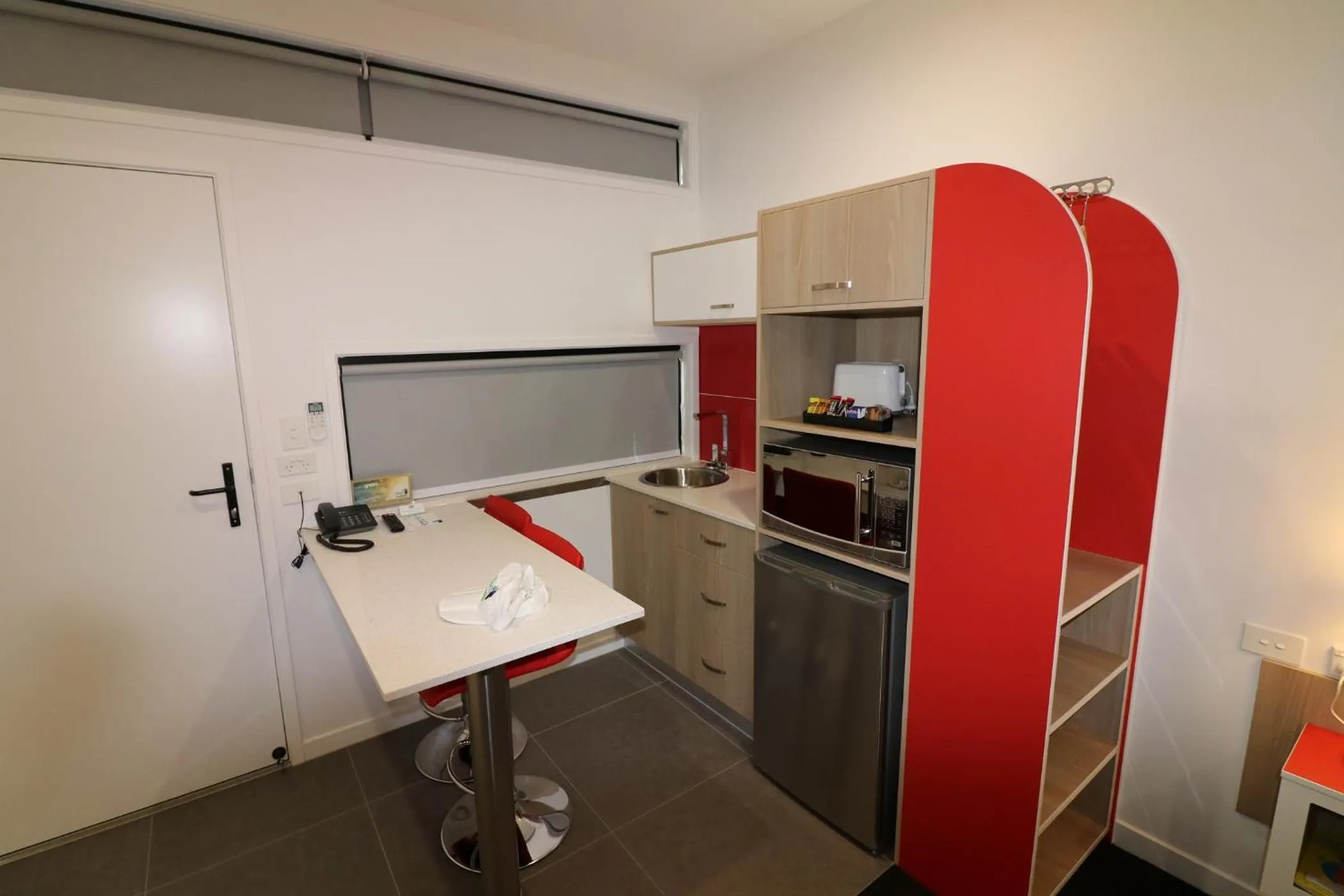 Kitchen or kitchenette in Room Motels Kingaroy