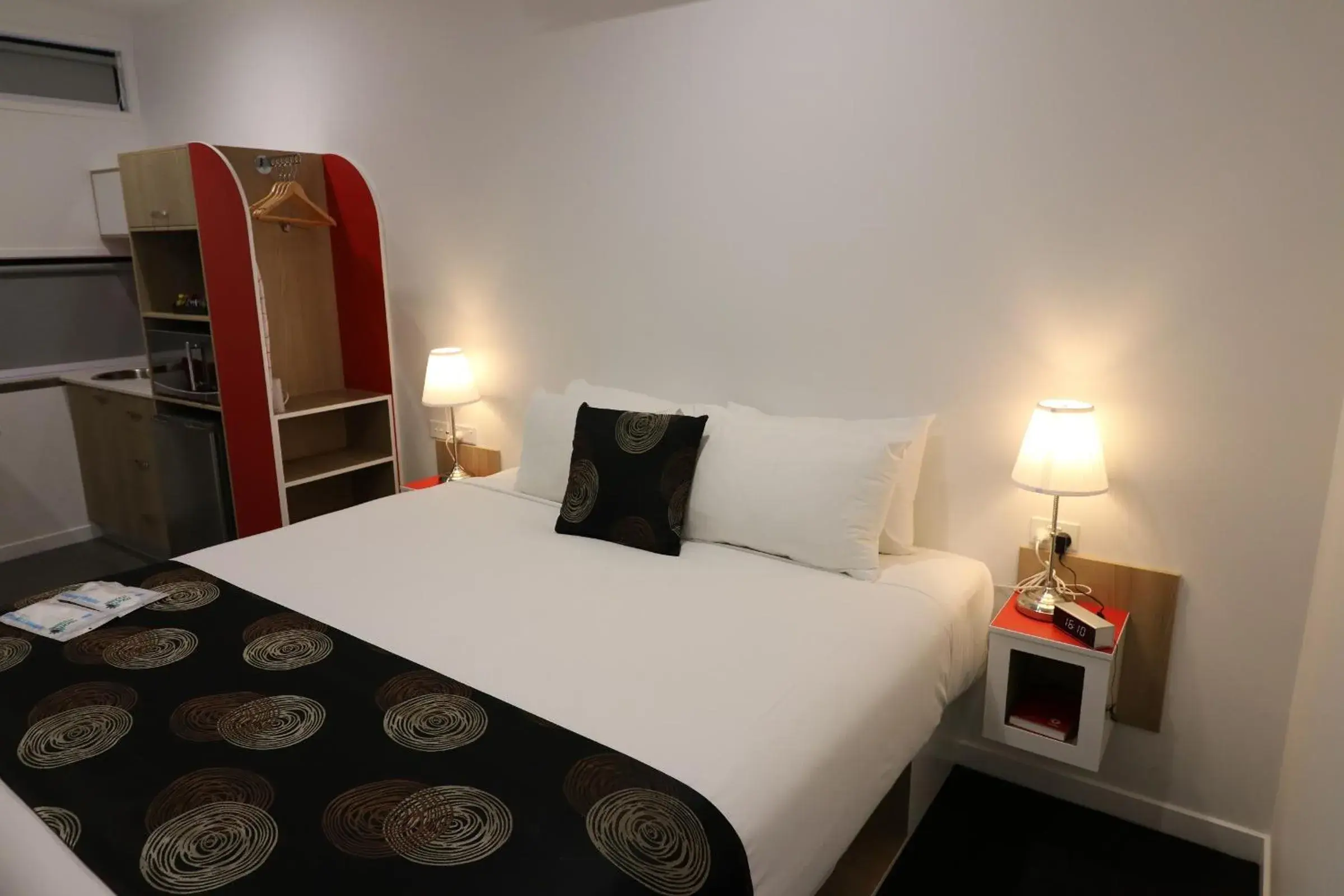 Superior King Room - Disability Access in Room Motels Kingaroy Superior King Room - Disability Access in Room Motels Kingaroy