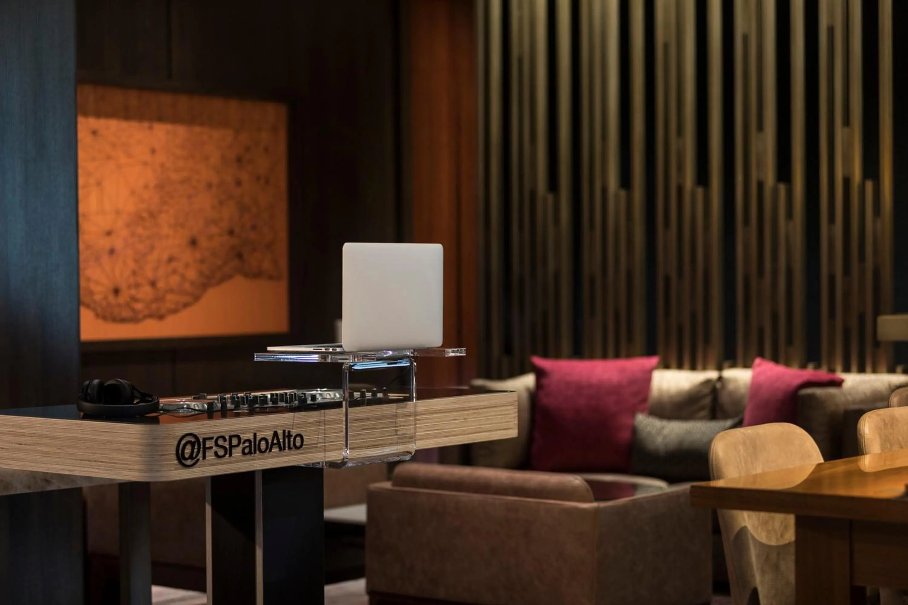 Lounge or bar in Four Seasons Hotel Silicon Valley at East Palo Alto