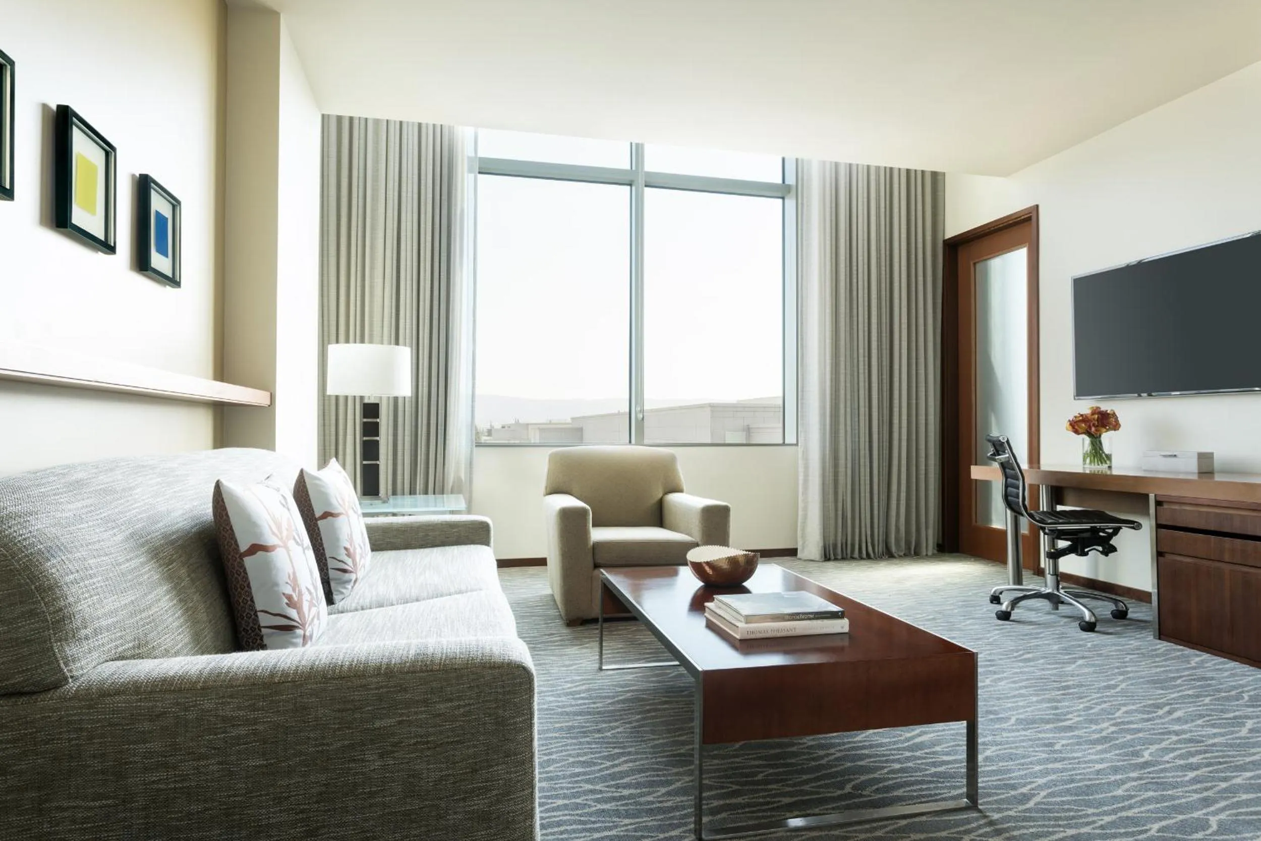 Living room in Four Seasons Hotel Silicon Valley at East Palo Alto