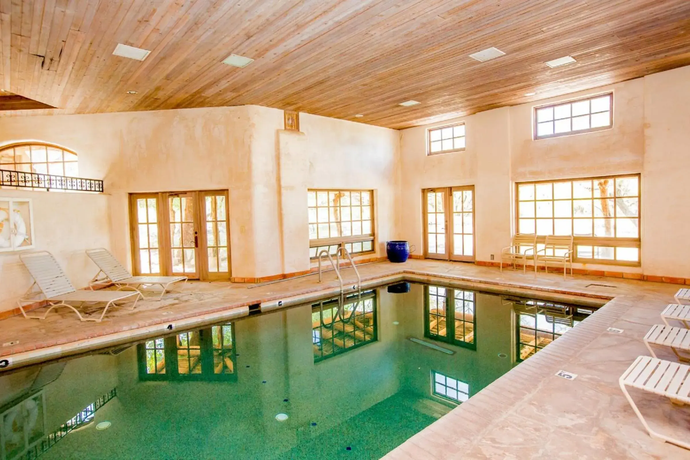 Swimming pool in Tanque Verde Guest Ranch Swimming pool in Tanque Verde Guest Ranch