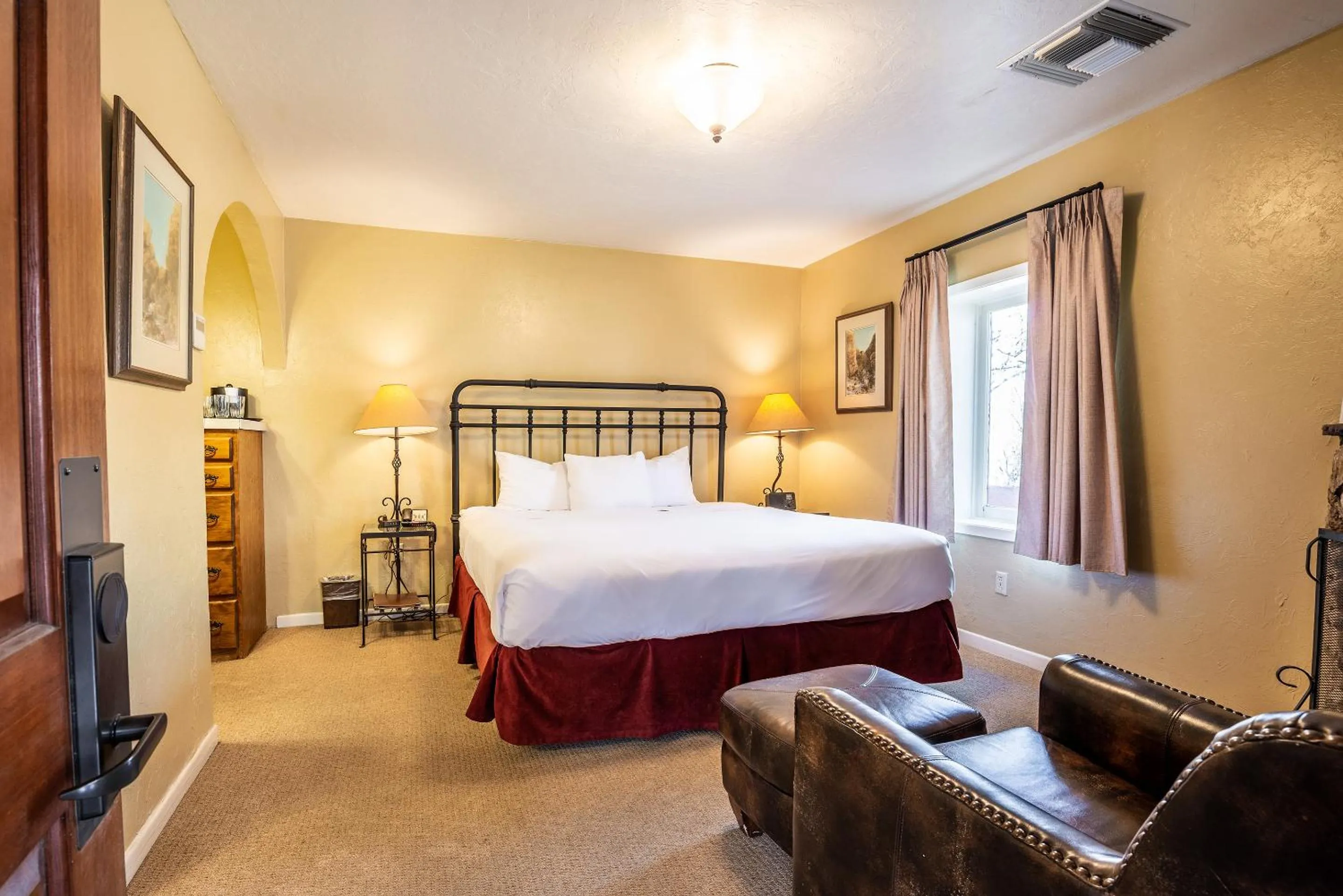 Bed in Tanque Verde Guest Ranch