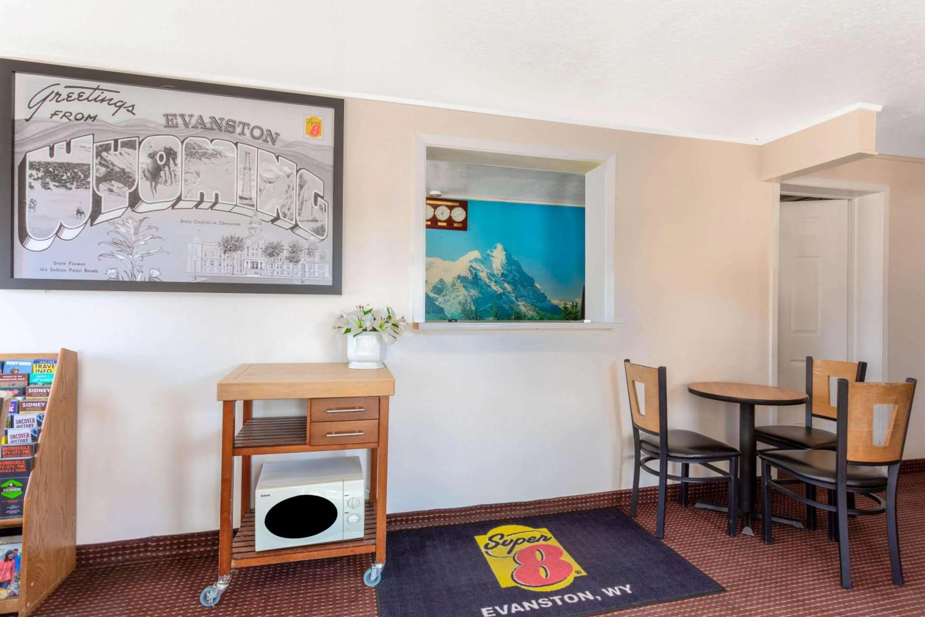 Lobby or reception in Super 8 by Wyndham Evanston