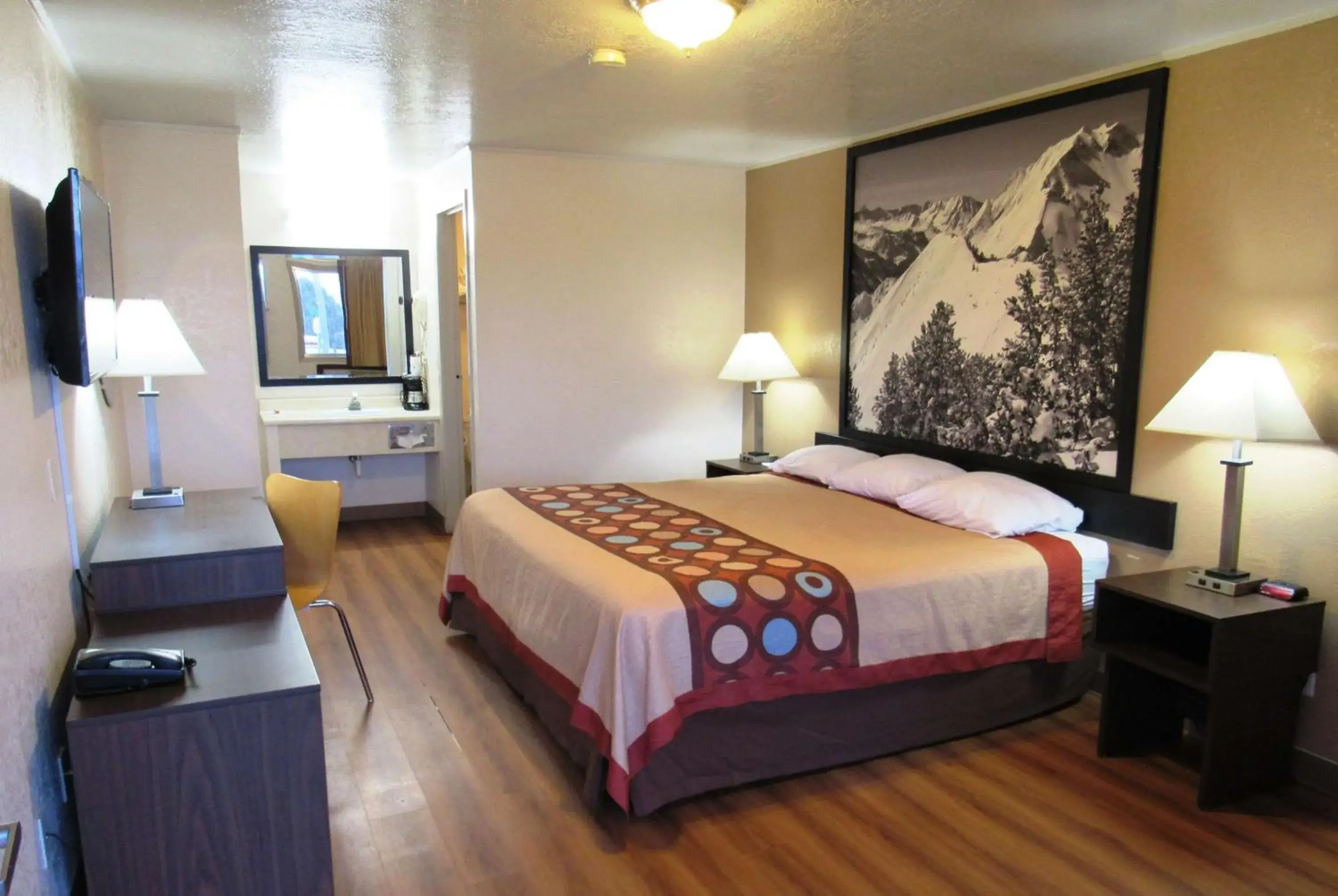 Photo of the whole room, Bed in Super 8 by Wyndham Evanston Photo of the whole room, Bed in Super 8 by Wyndham Evanston