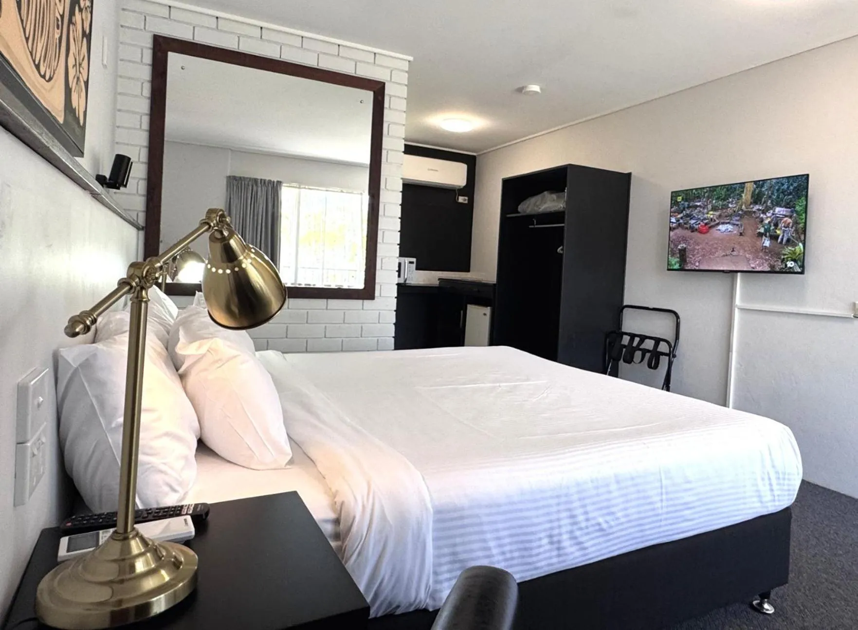 Photo of the whole room, Bed in Matador Motor Inn